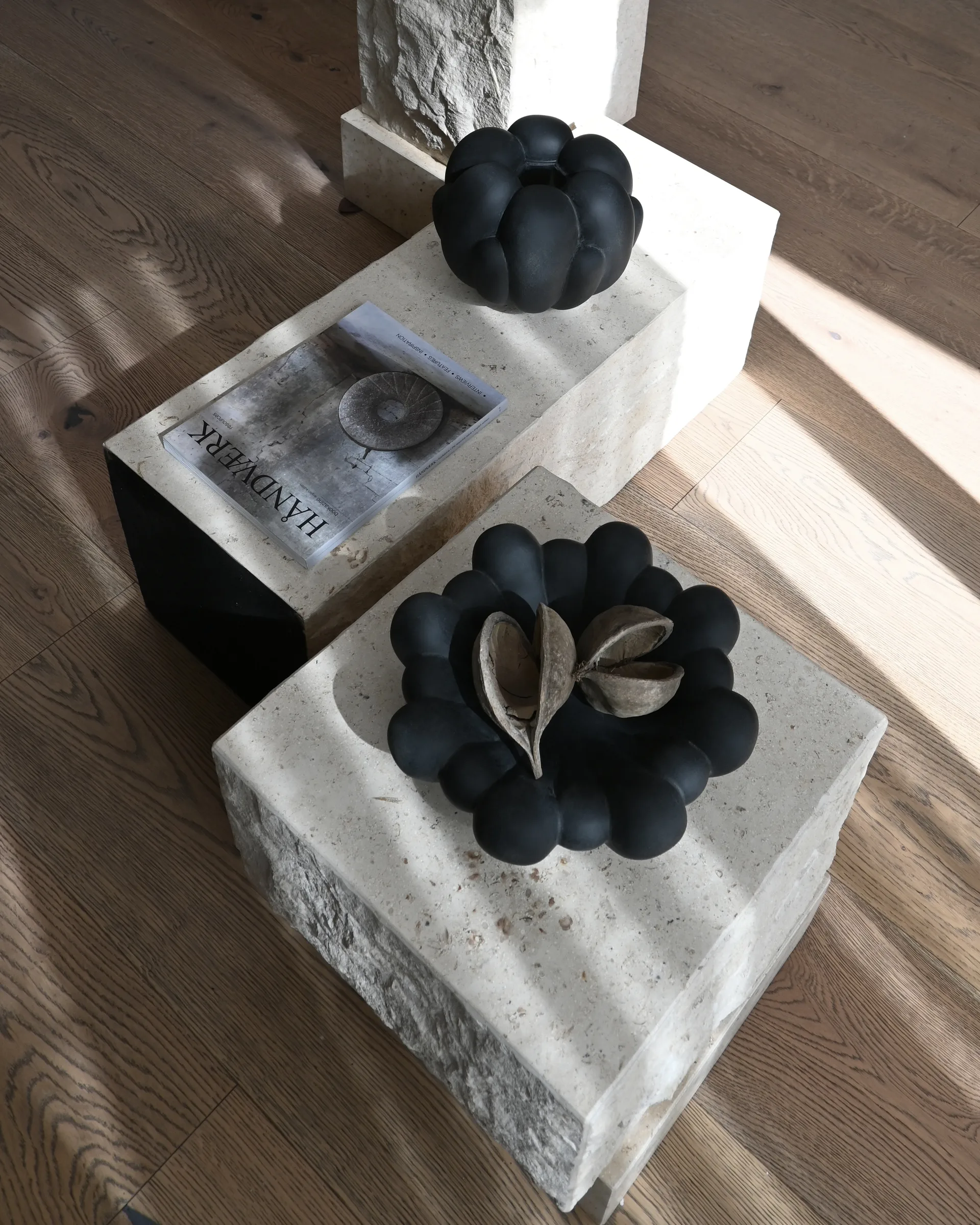 Bloom Tray bowl medium Ø28.5 cm, Black 101 Copenhagen