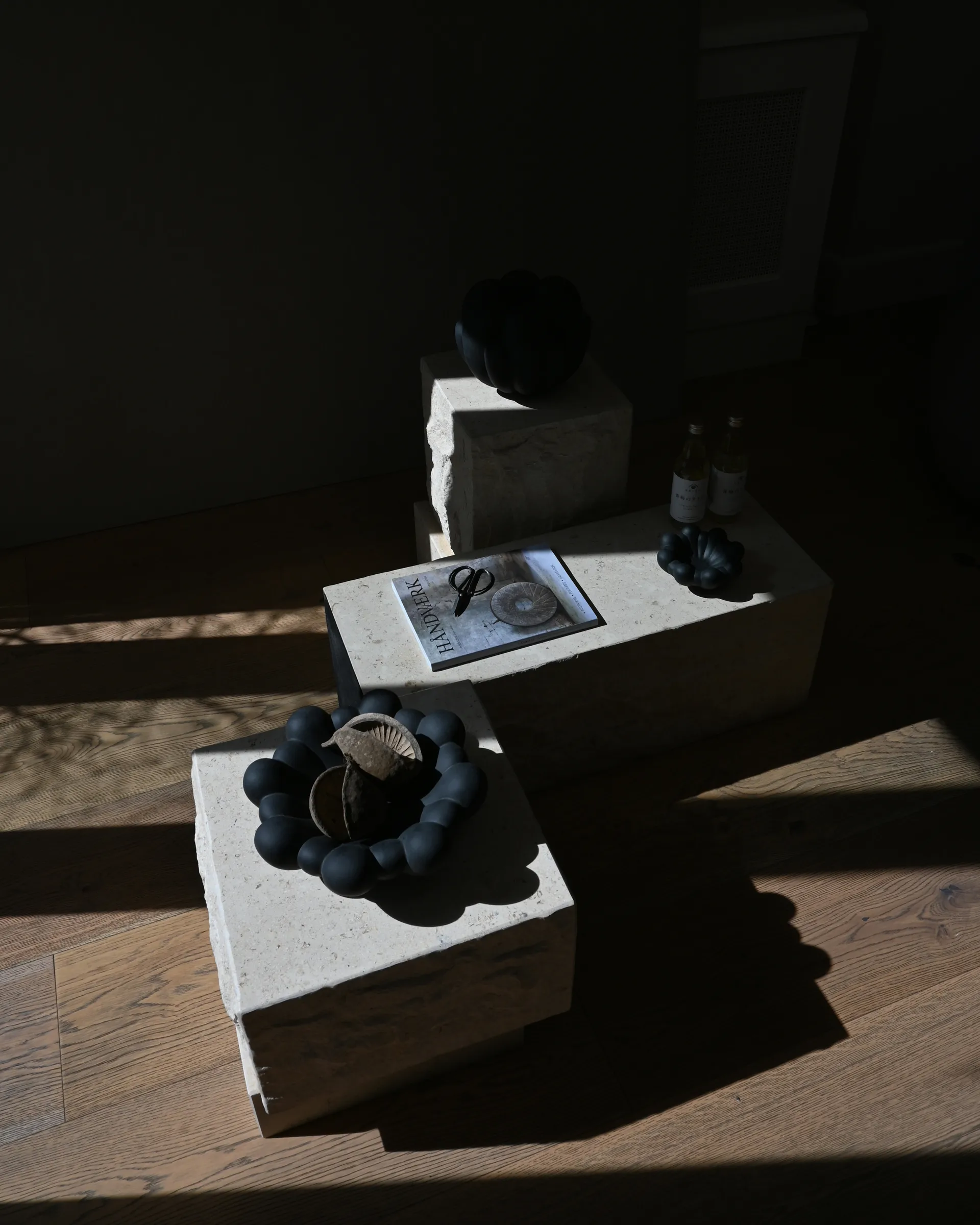 Bloom Tray bowl medium Ø28.5 cm, Black 101 Copenhagen