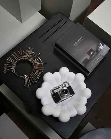 Bloom Tray bowl medium Ø28.5 cm - Bone white - 101 Copenhagen