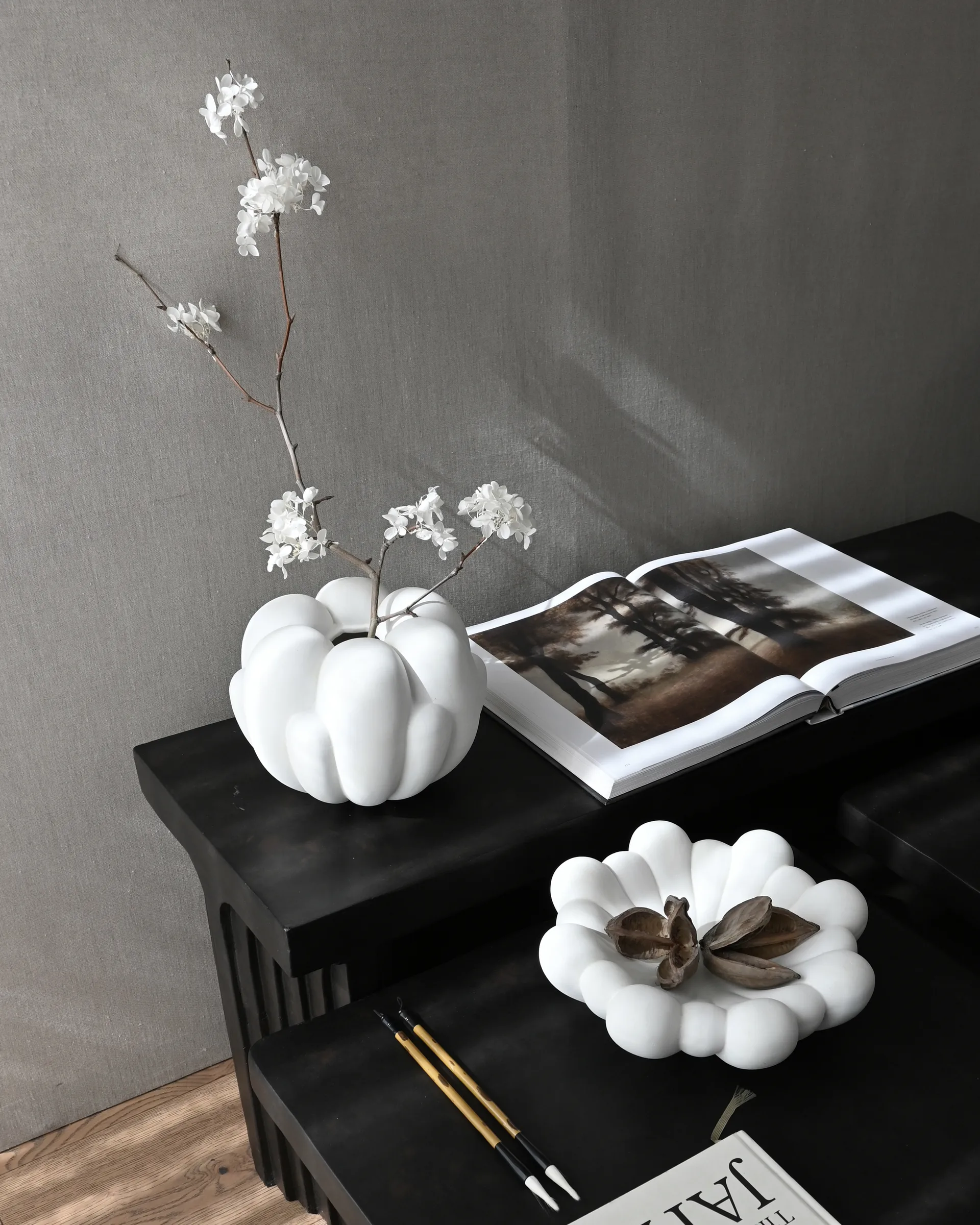 Bloom Tray bowl medium Ø28.5 cm, Bone white 101 Copenhagen