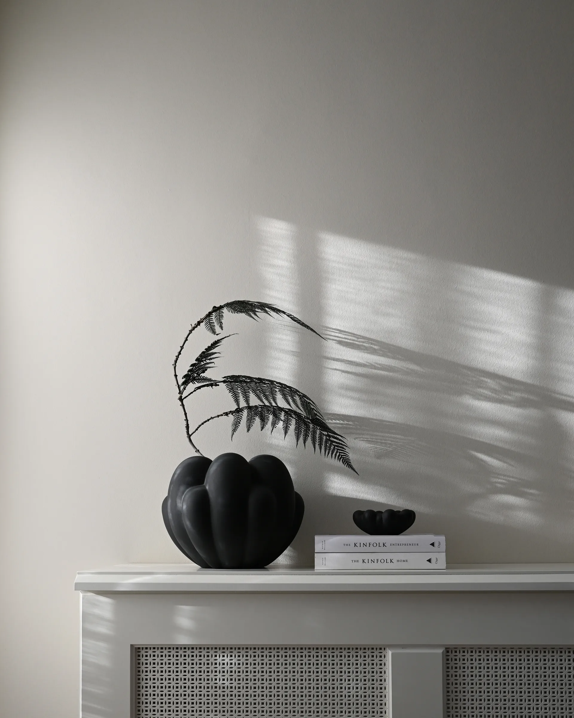 Bloom vase small 22.5x24 cm, Black 101 Copenhagen