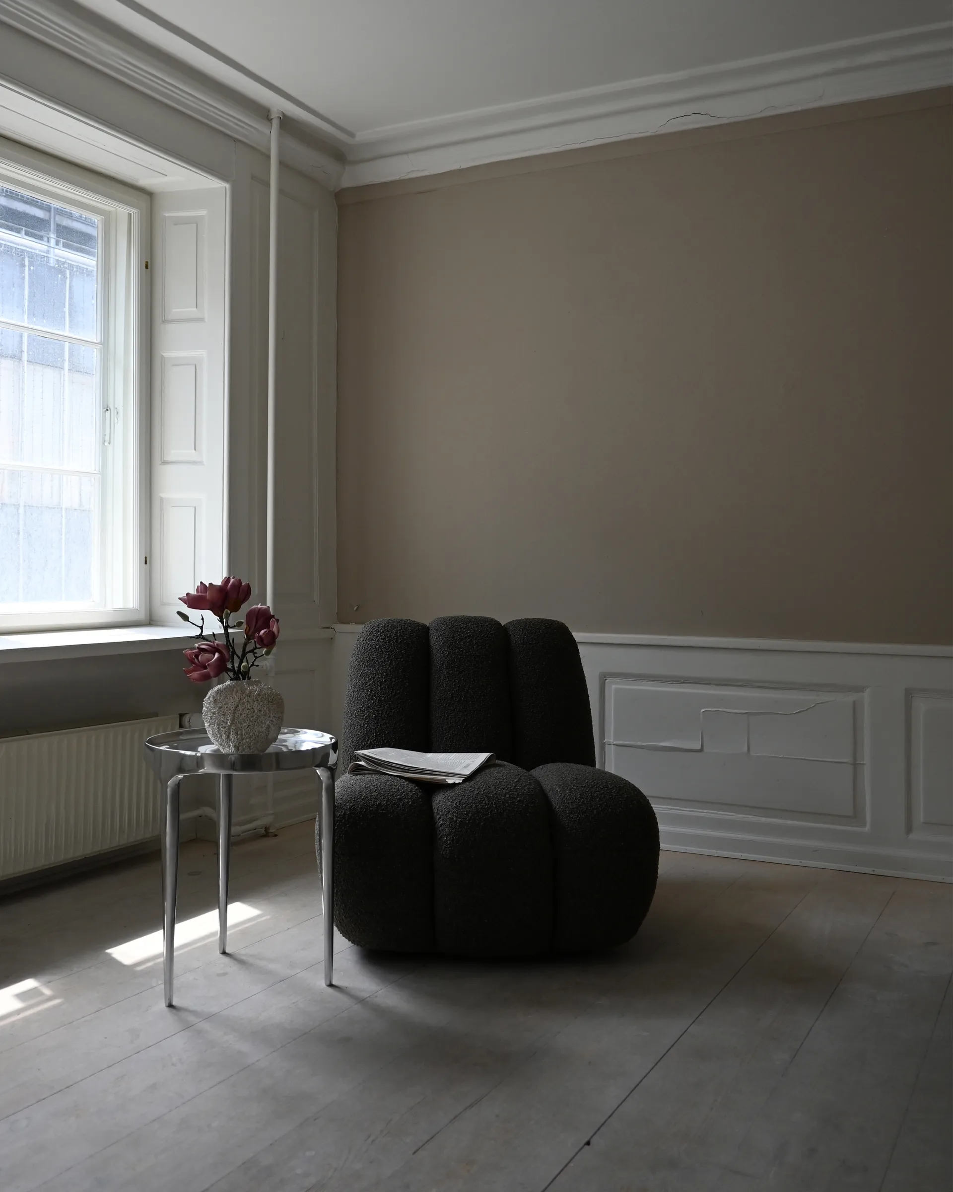 Toe lounge chair bouclé, Deep taupe 101 Copenhagen