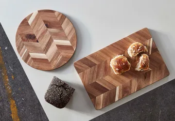 Heering bone cutting board Ø30 cm - acacia - Aida