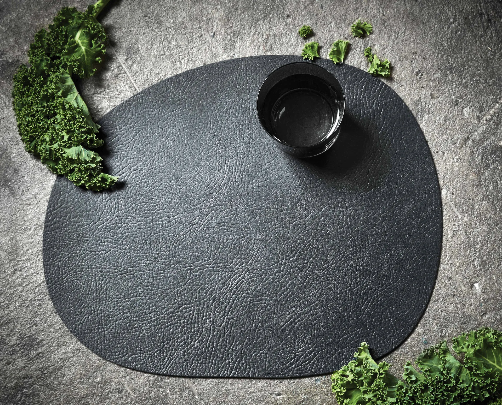 Raw leather placemats 6-pack, Black, 41x33,5 cm Aida