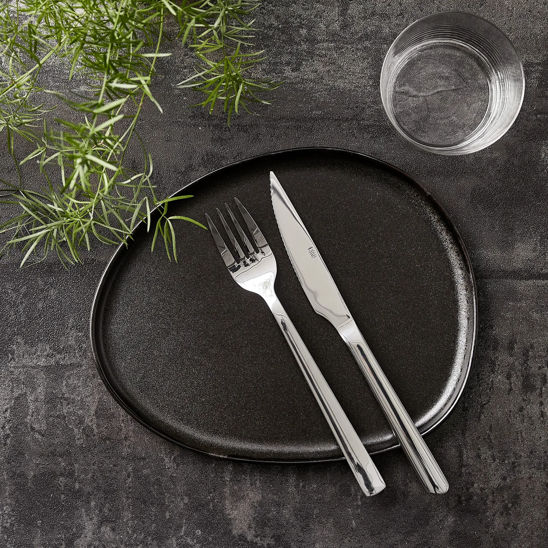 Raw Organic lunch plate 24x21 cm, Titanium Black Aida