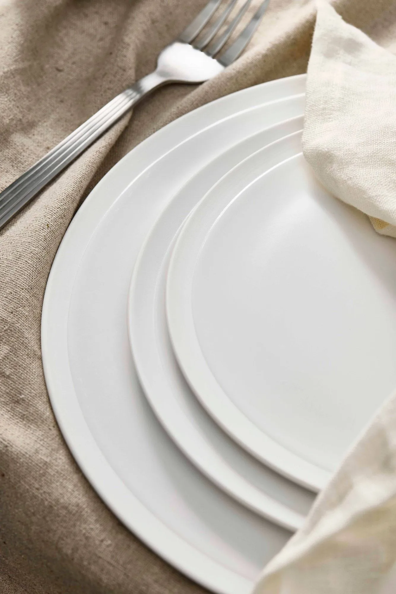 Raw plate Ø20 cm, Pure Porcelain Aida