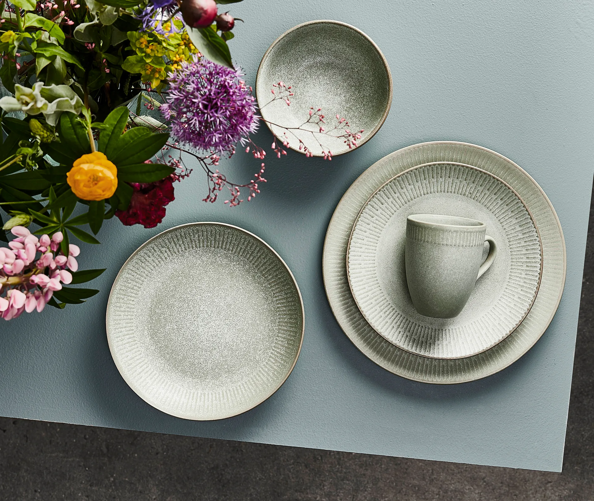 Relief plate 22 cm, green Aida