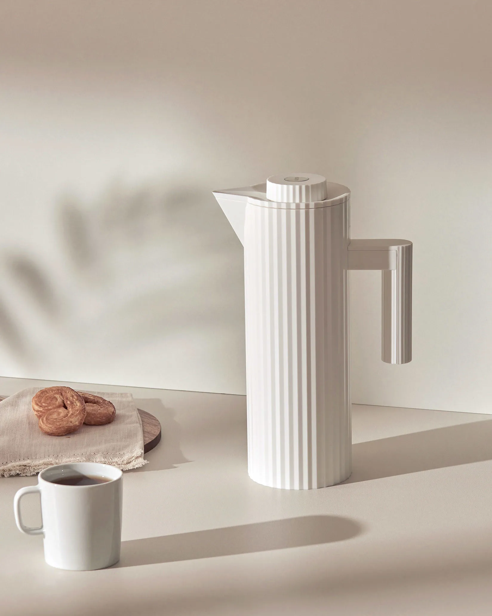 Plissé thermos jug 1 L, White Alessi