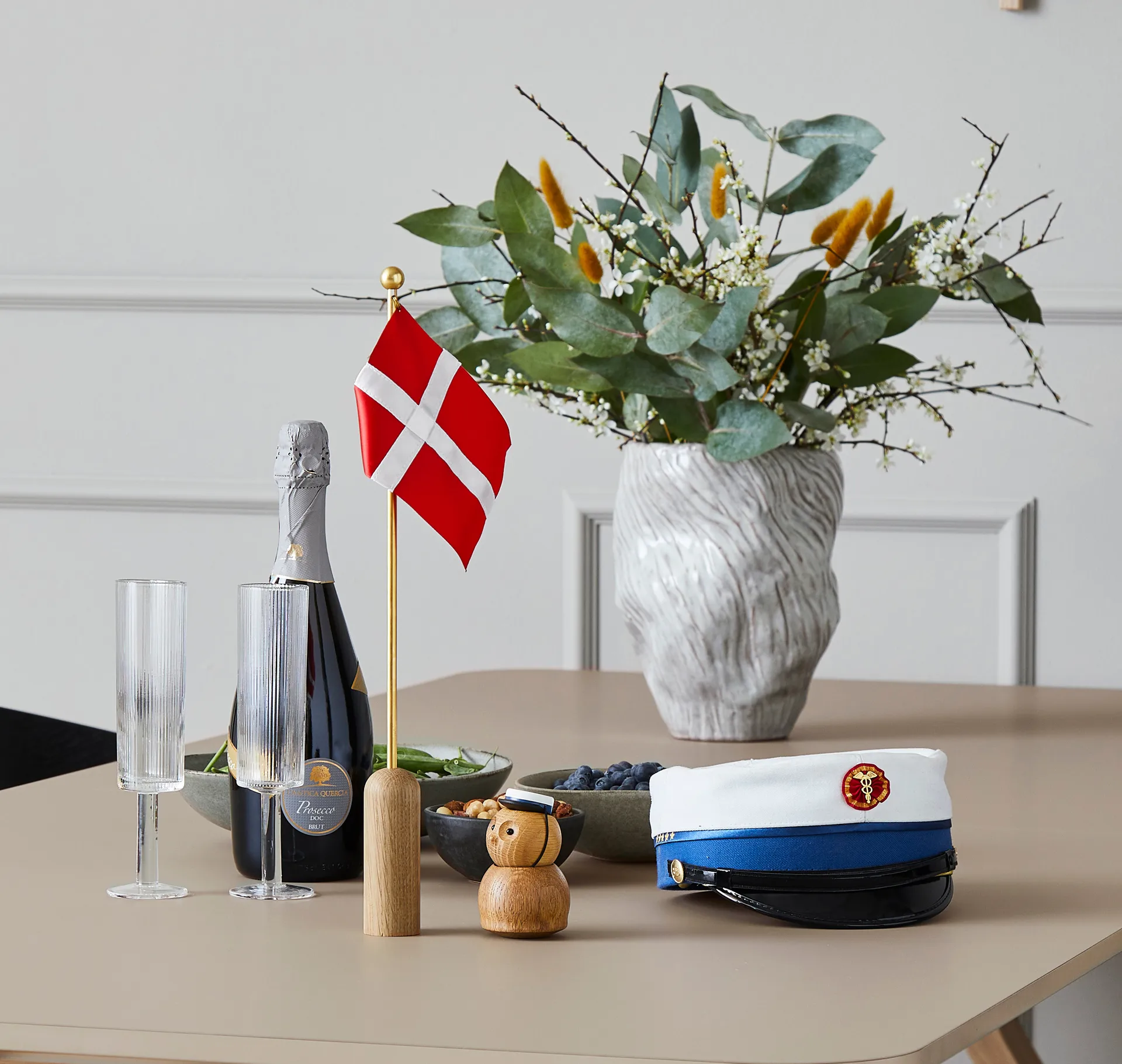 Celebrating Denmark flag 40 cm, Oak-brass Andersen Furniture