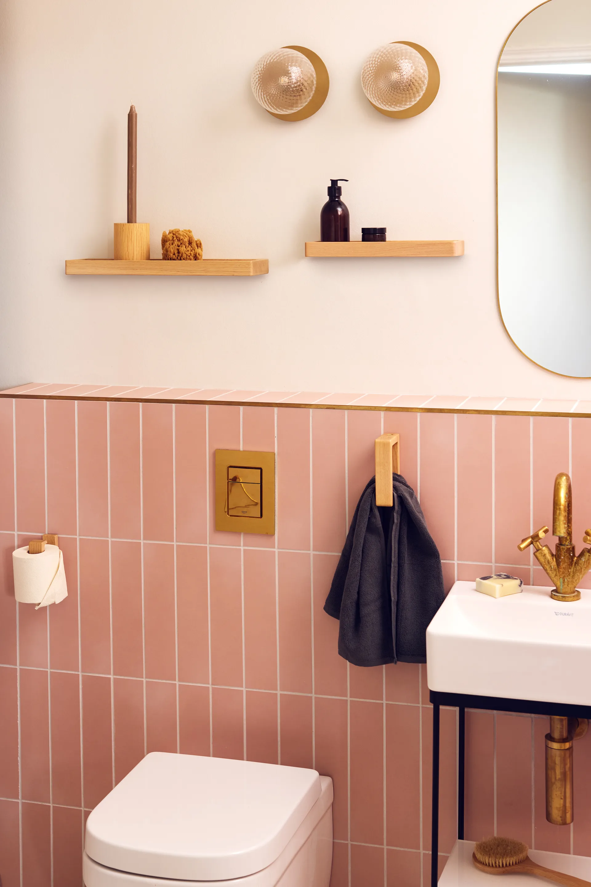 Shelf 11 wall shelf 44 cm, Lacquered oak Andersen Furniture