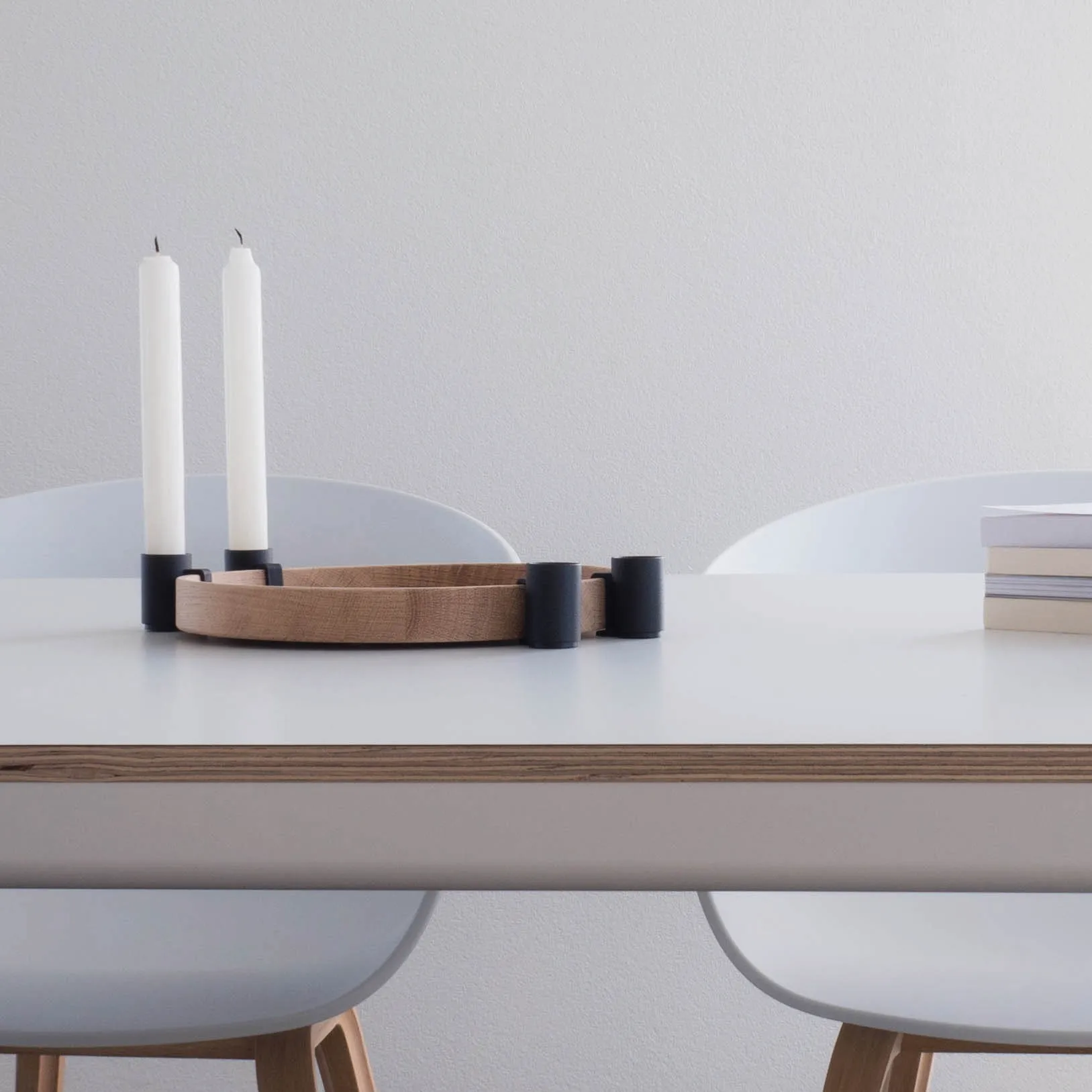Luna candleholder, oak-black Applicata
