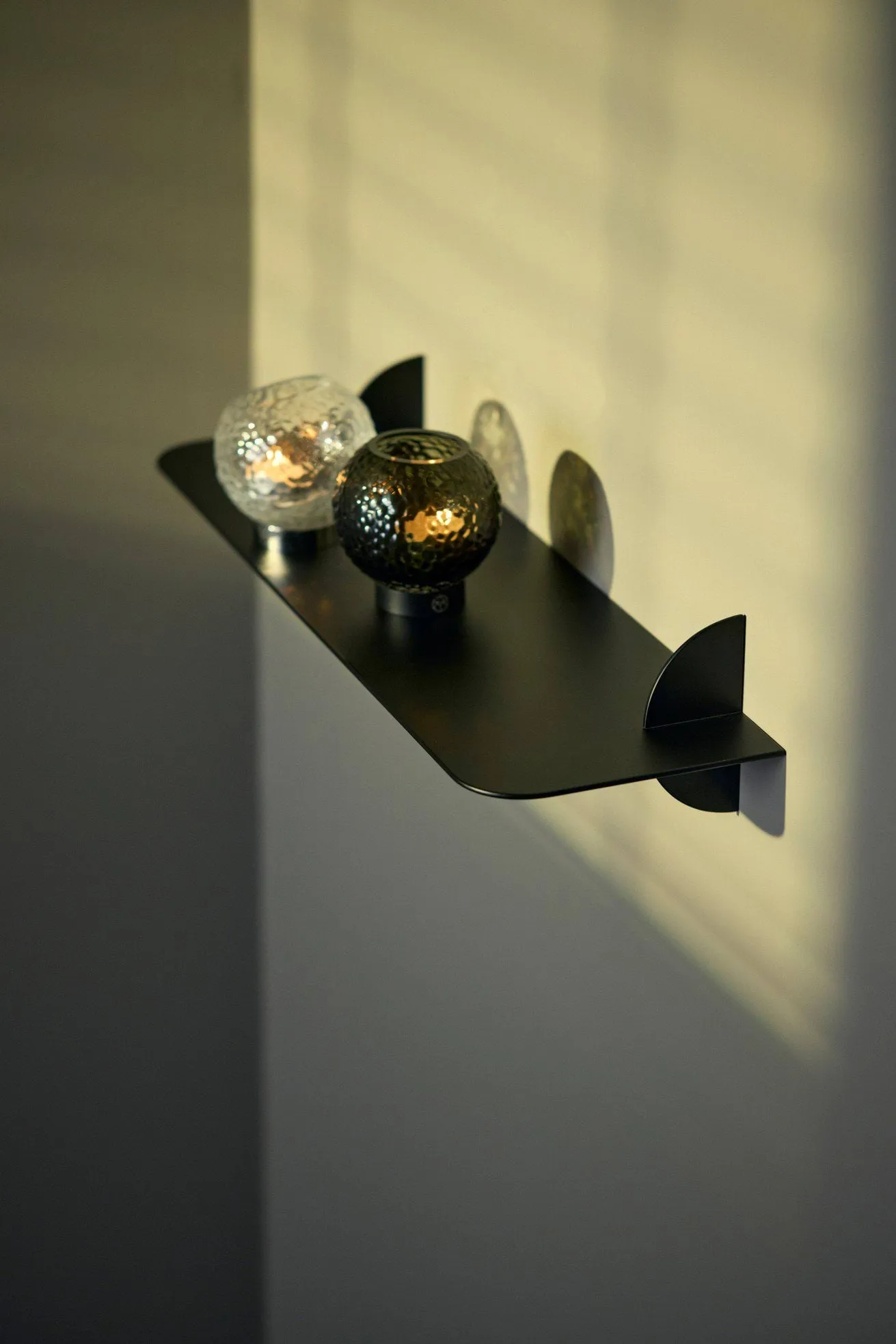 Aedes shelf, Black, 80 cm AYTM