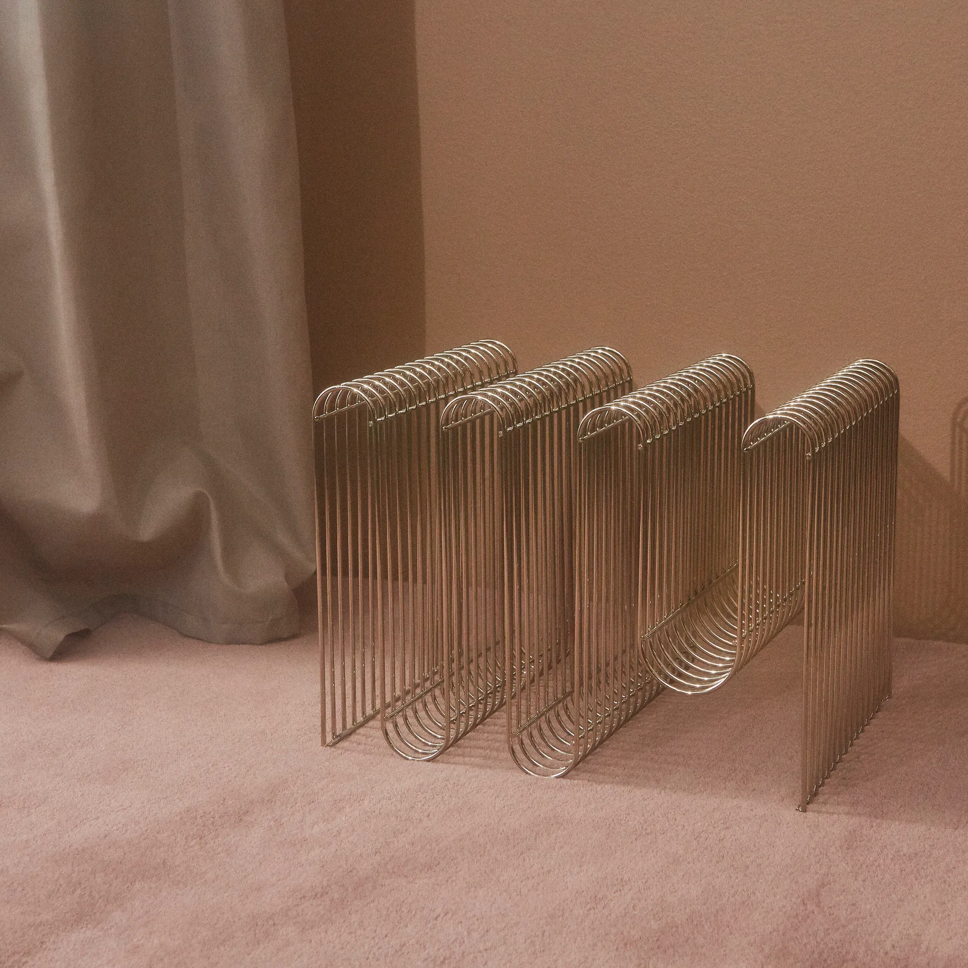 Curva newspaper stand, silver AYTM