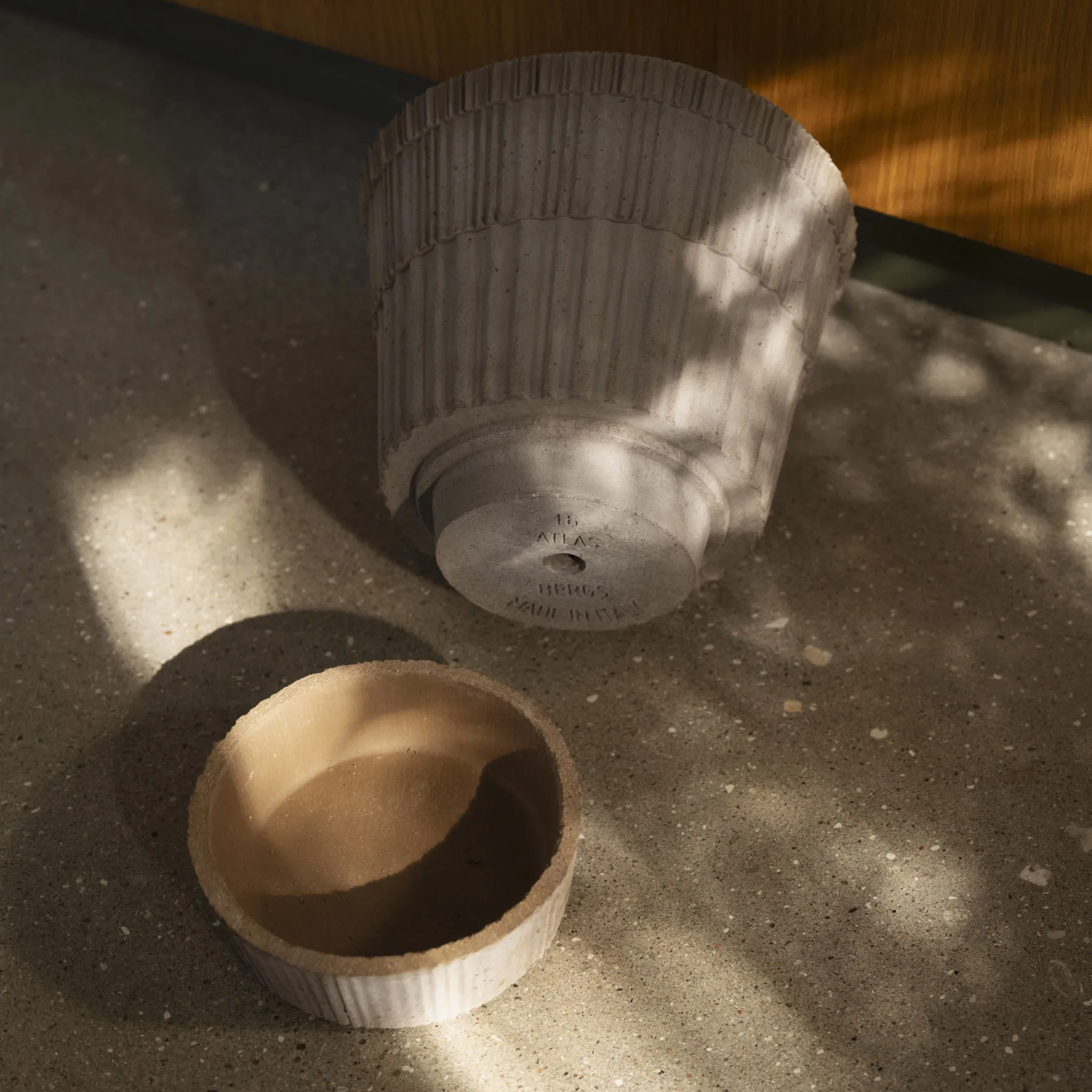 Atlas raw pot with saucer, Grey, Ø21 cm Bergs Potter