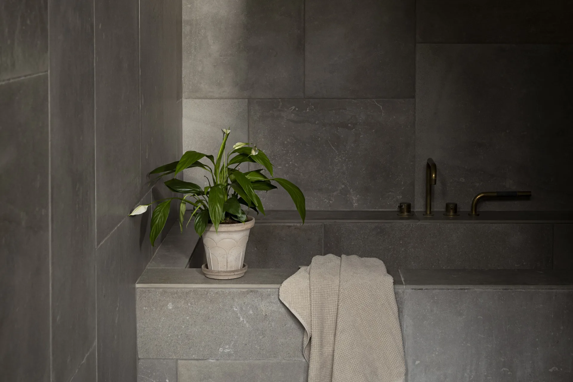 Fleur pot with saucer, 2 pieces, Grey, Ø14 cm Bergs Potter