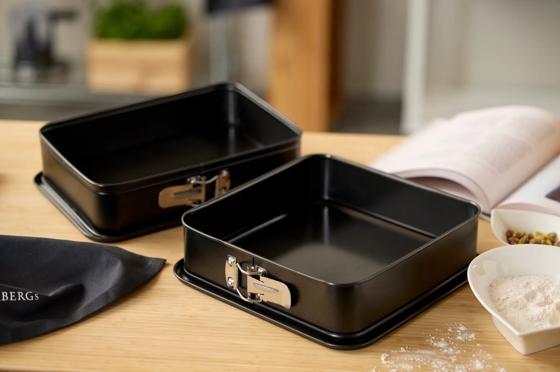 Blomsterbergs rectangular springform 28x20x6 cm, Stainless steel Blomsterbergs