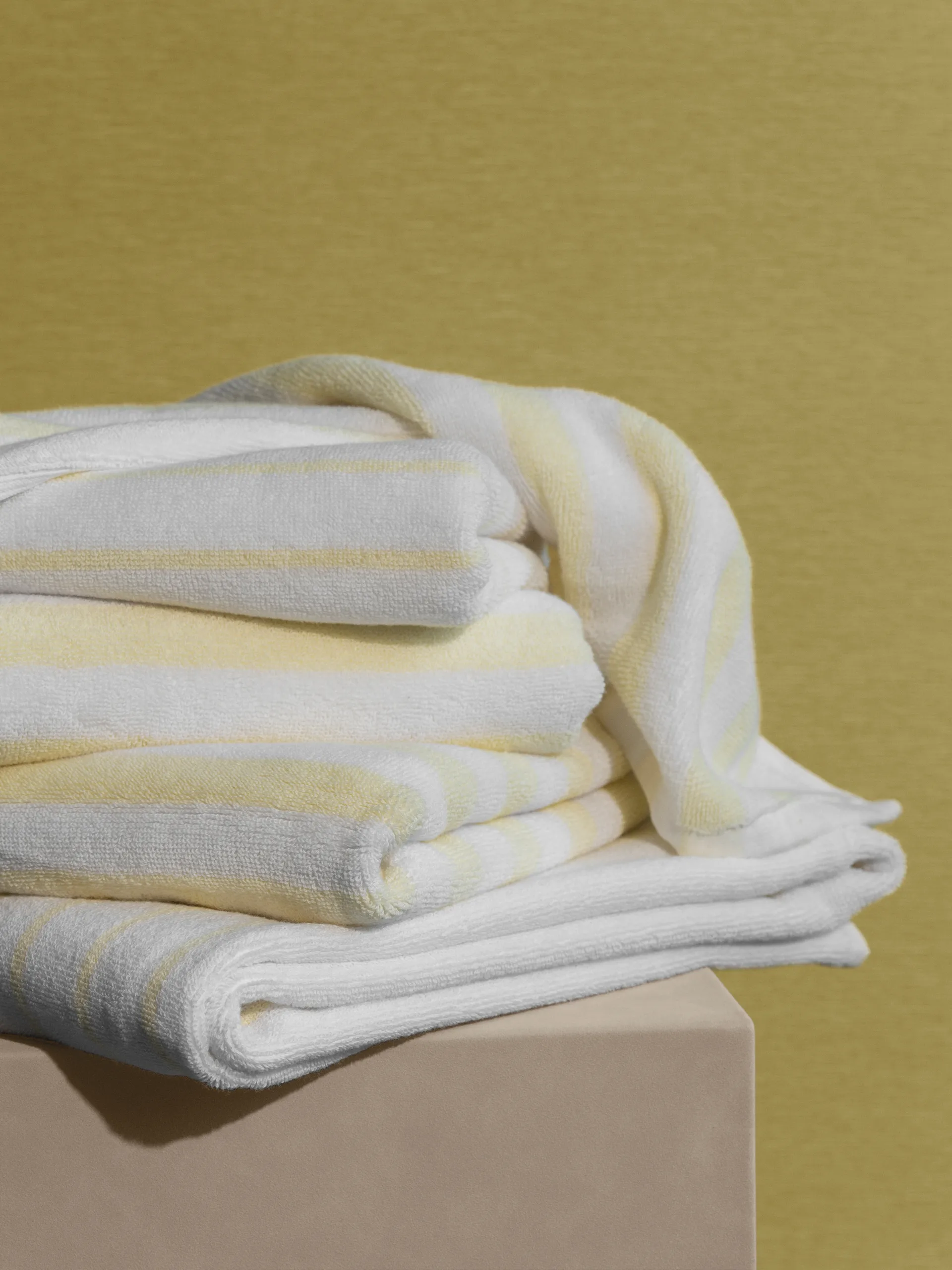 Arto towel, 2-pack, Transparent yellow-white, 30x50 cm blomus