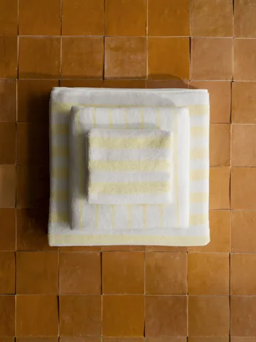 Arto towel - White-transparent yellow, 70x140 cm - blomus