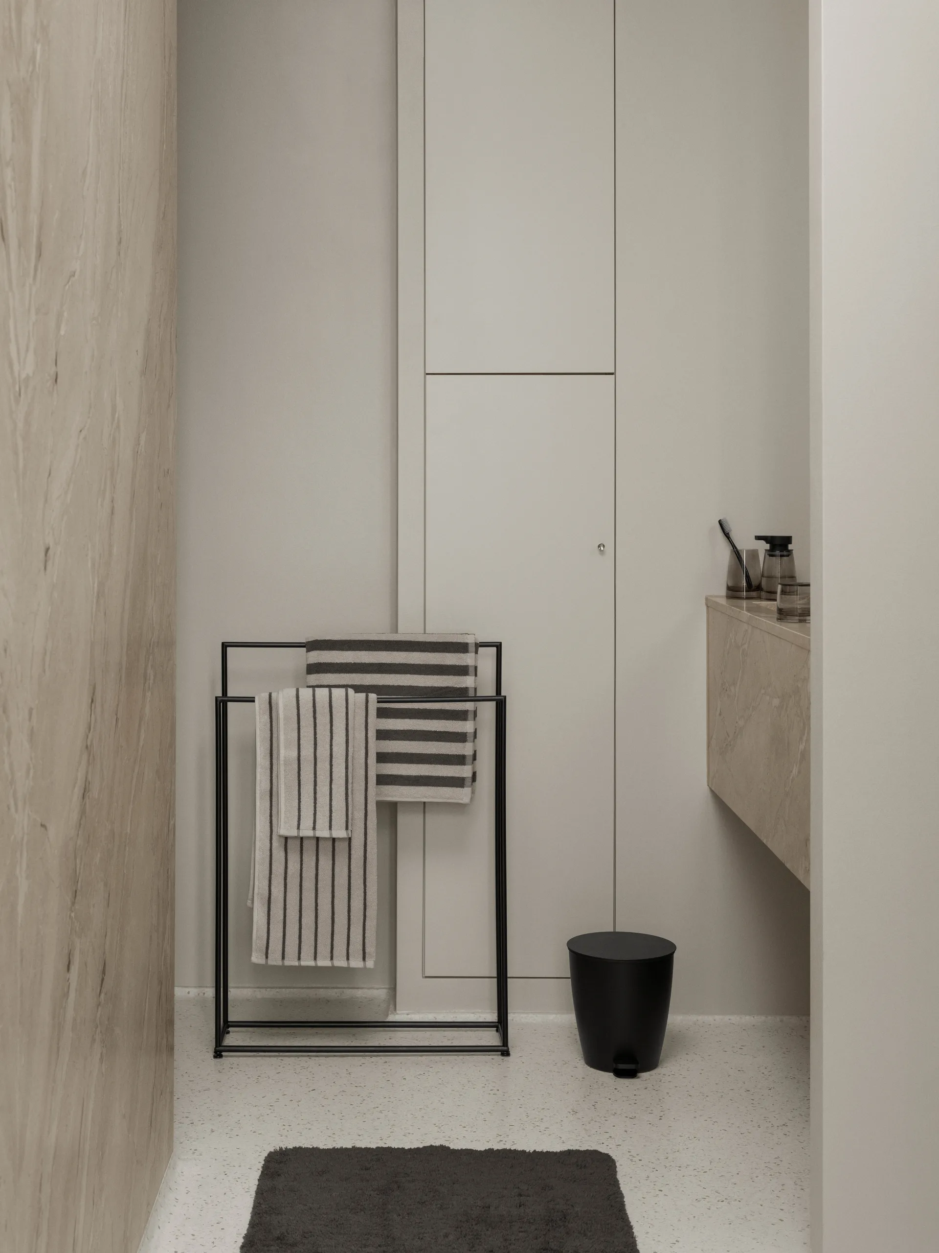 Ava pedal bin, Black, 3 l blomus