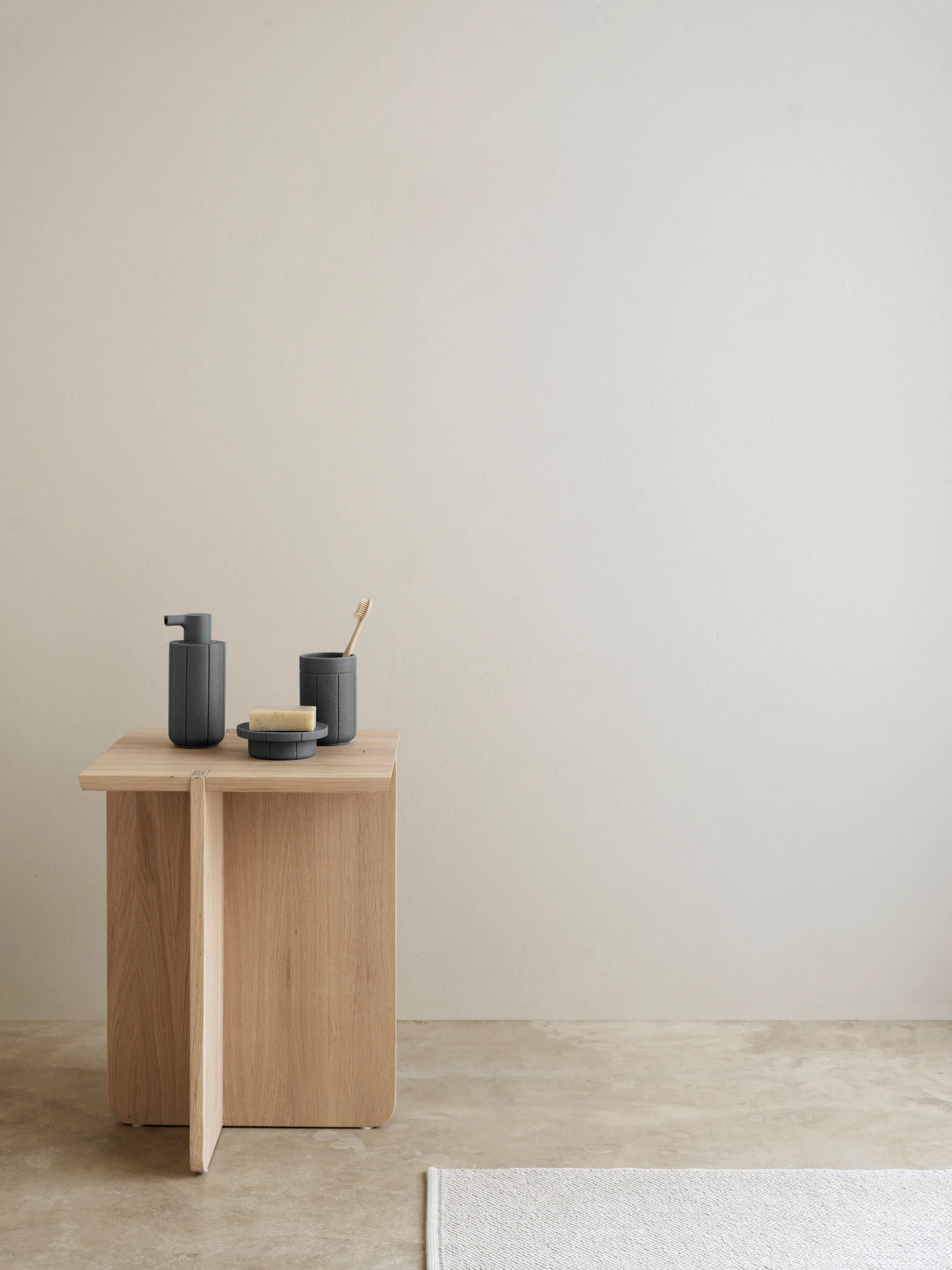 Kua soap dish, Cedar Wood, Ø11x3.5 cm blomus