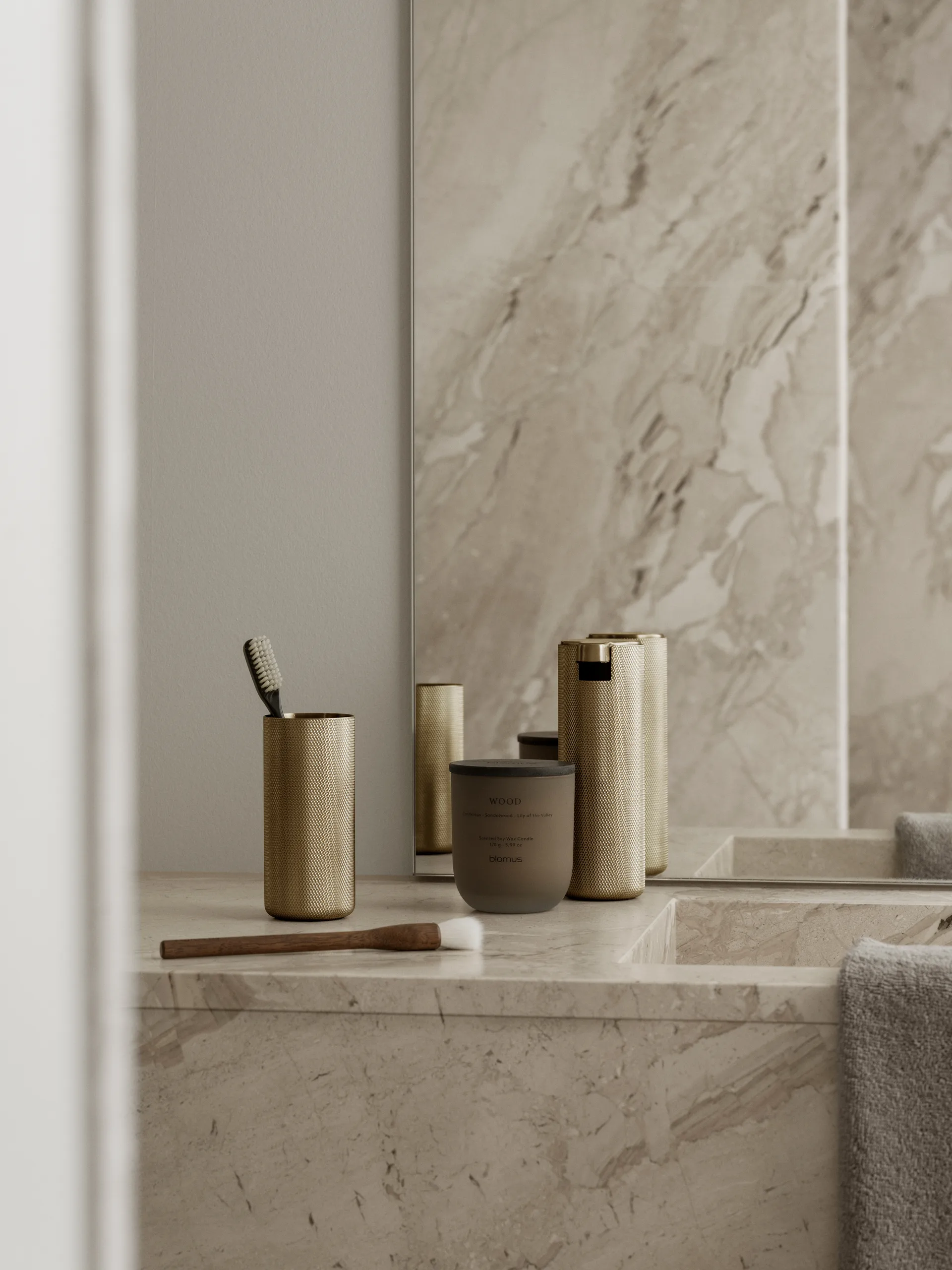 Modo Rof soap dispenser, Brass, 165 ml blomus