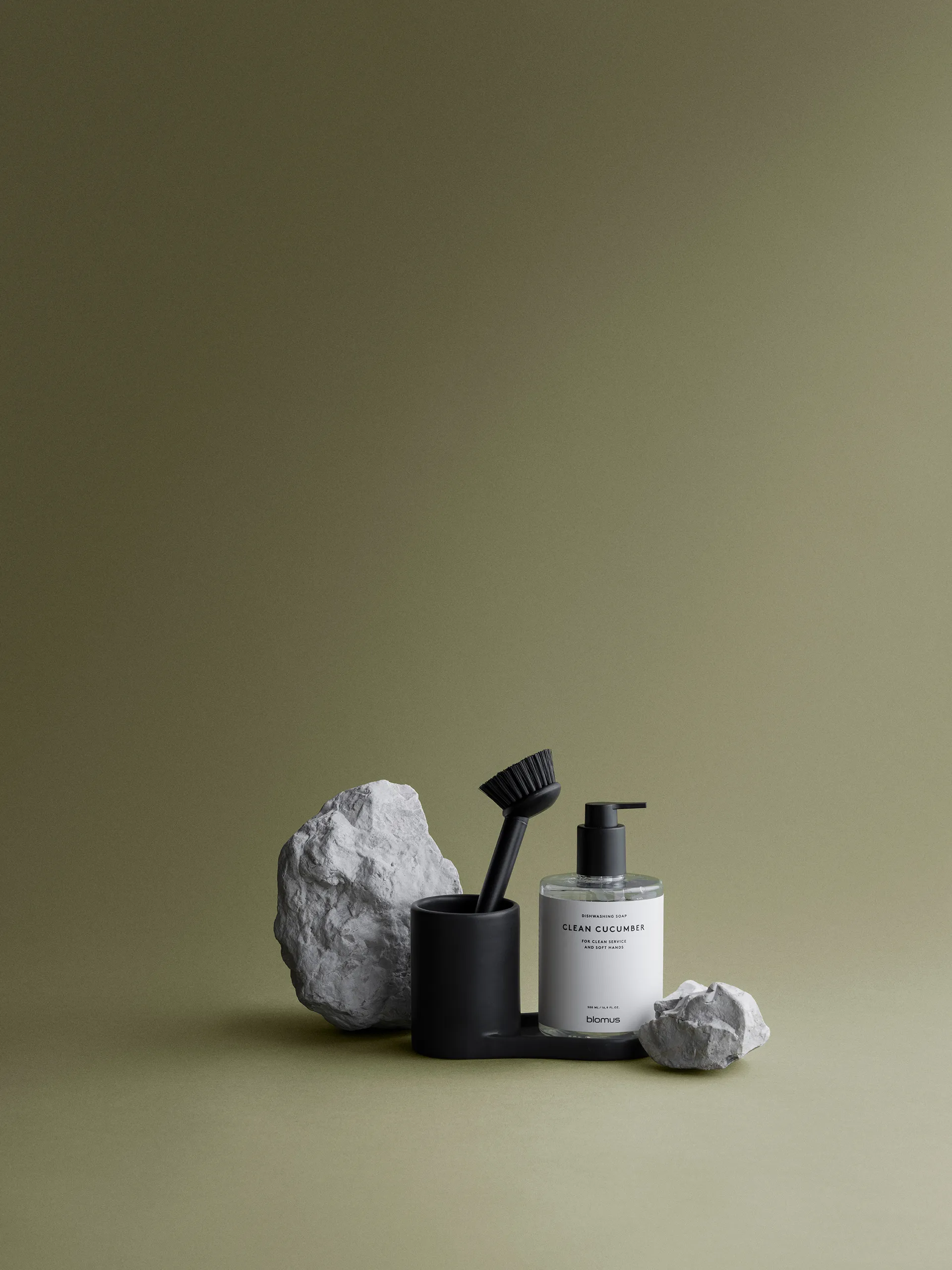 Piro dish brush and soap holder, Black blomus