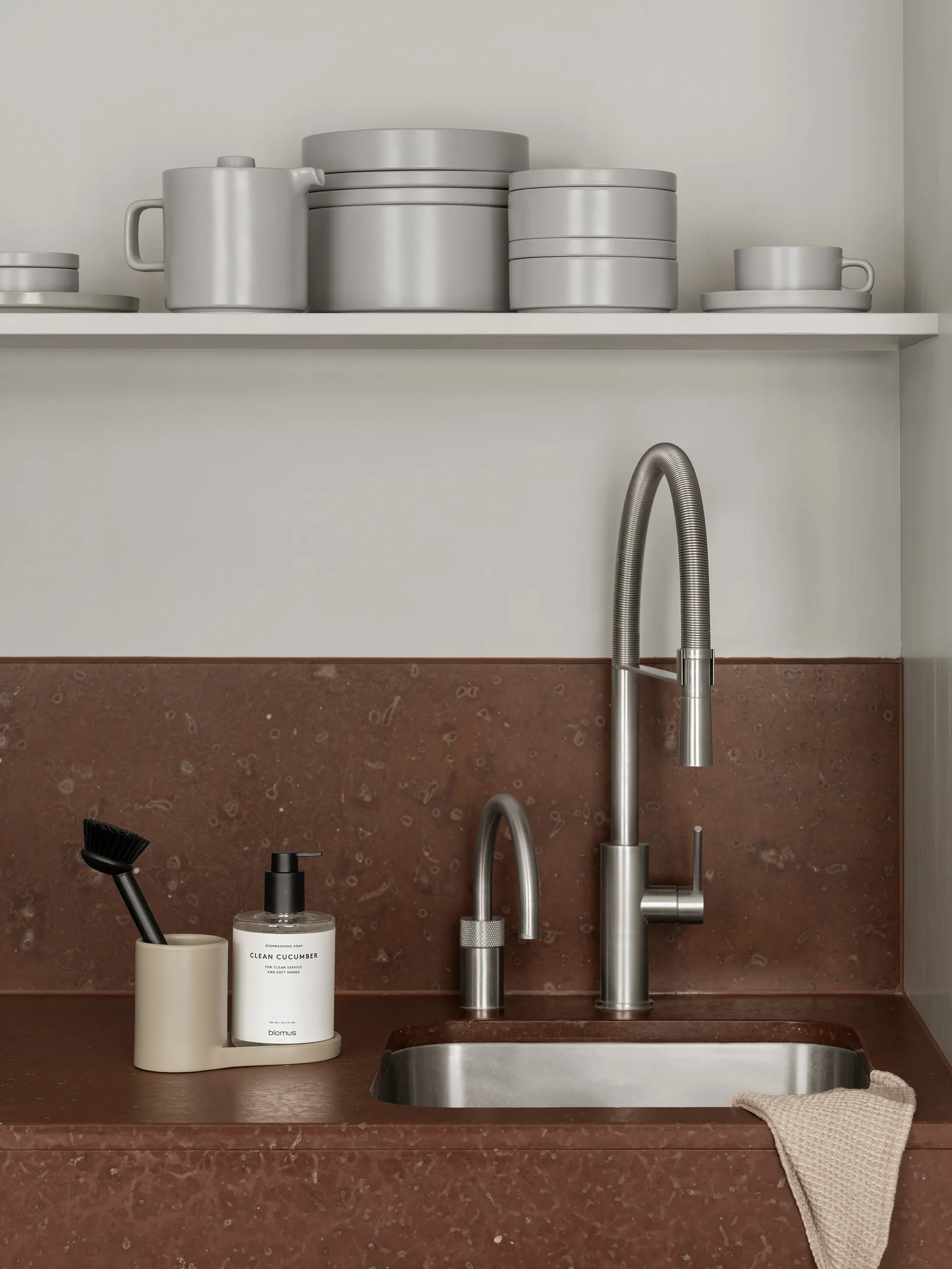 Piro dish brush and soap holder, Nomad blomus