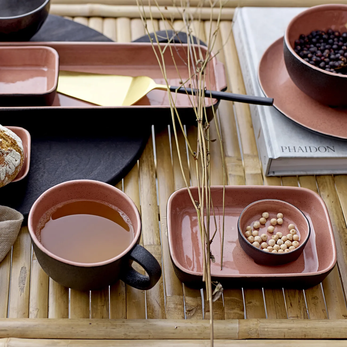 Bloomingville cake slice 28 cm, black-gold Bloomingville