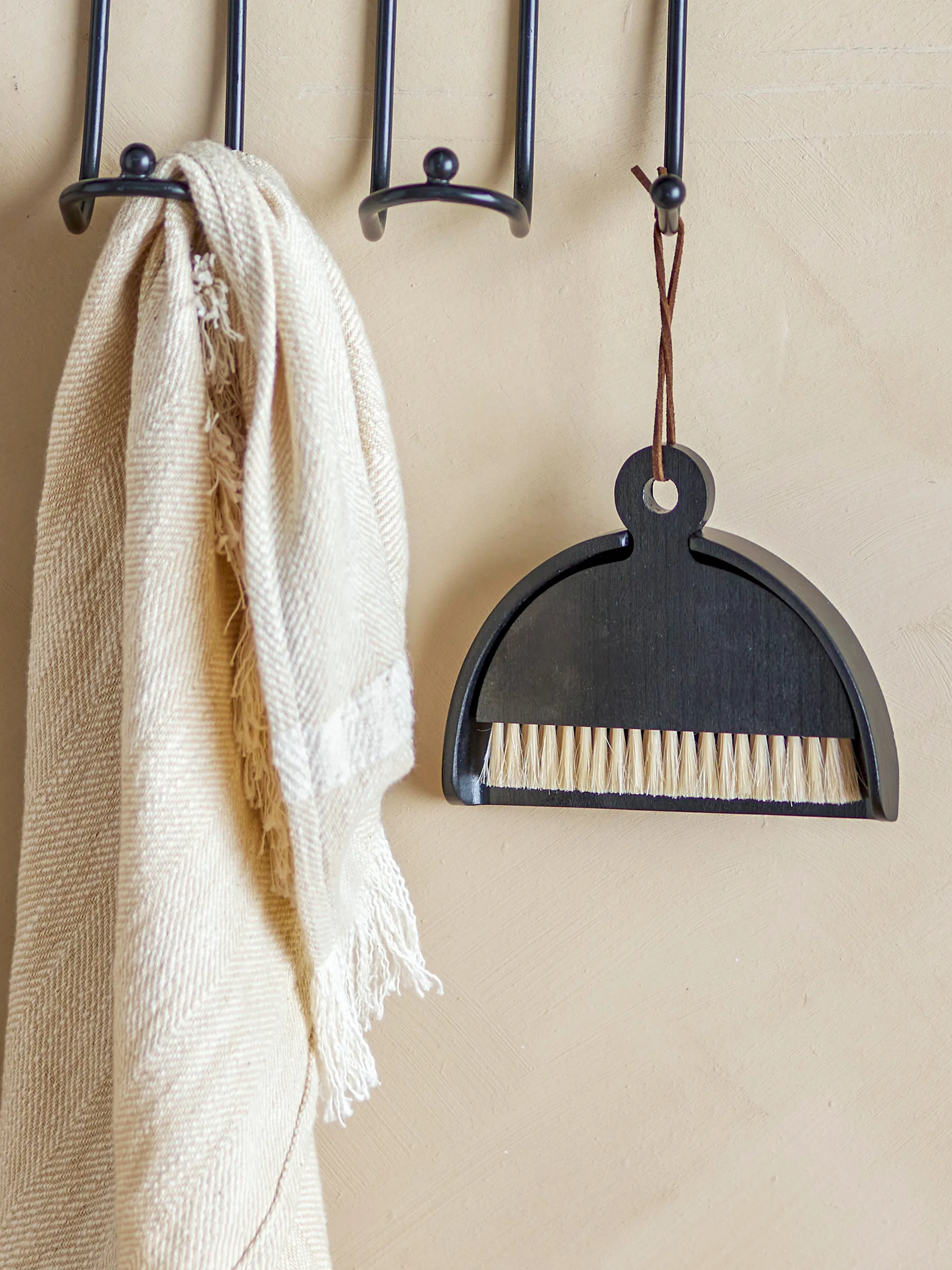 Cleaning dustpan & broom, Black beech Bloomingville