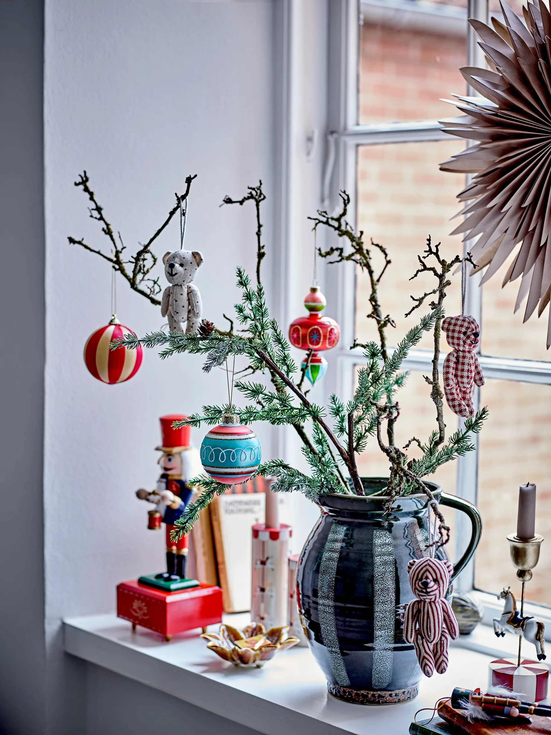 Merry-go-round candlestick, White Bloomingville