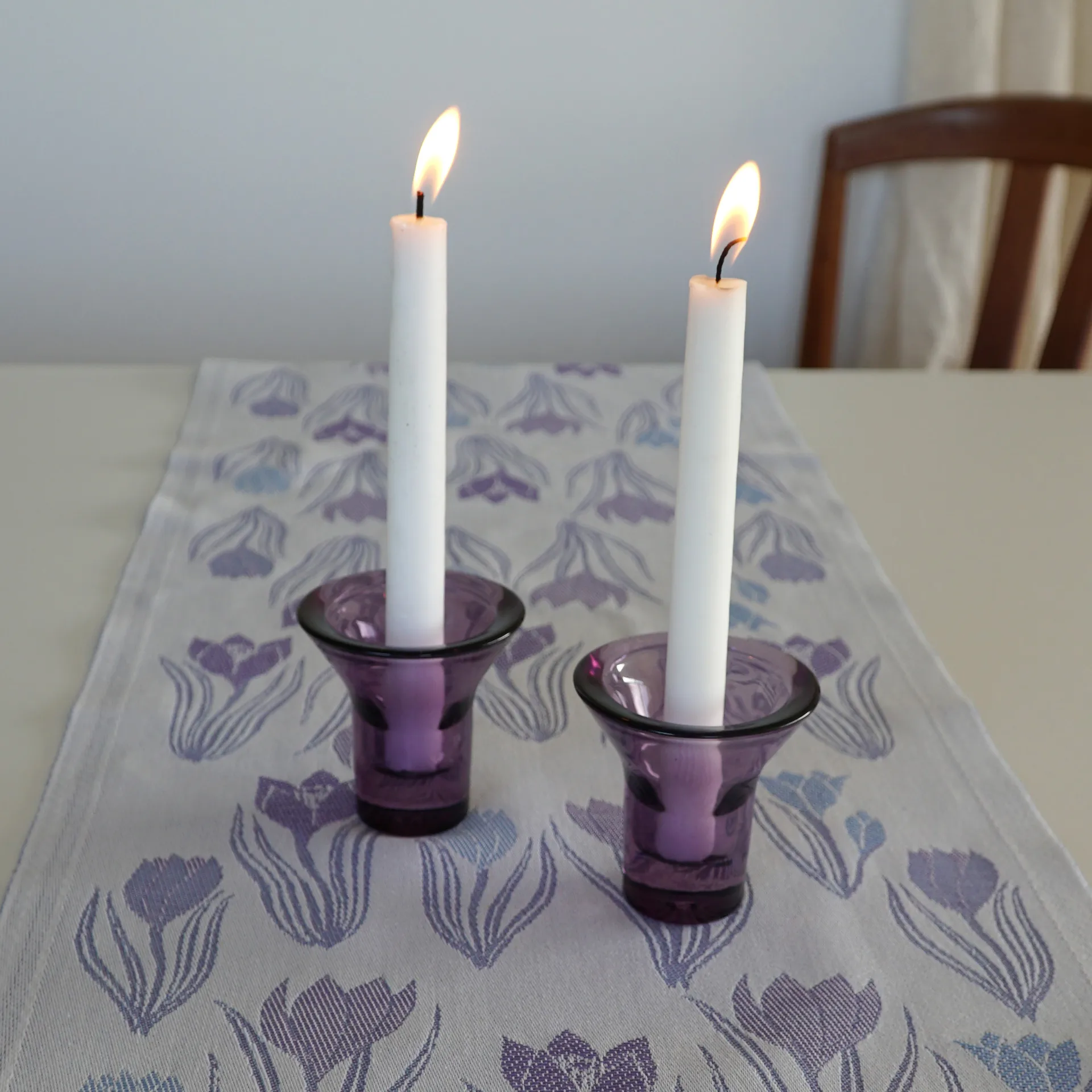 Lumi candlestick 8 cm, Purple Born In Sweden