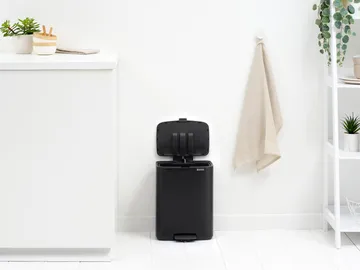 Bo pedal bin 12 L - Matt Black - Brabantia