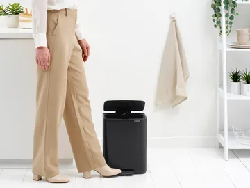 Bo pedal bin 12 L - Matt Black - Brabantia