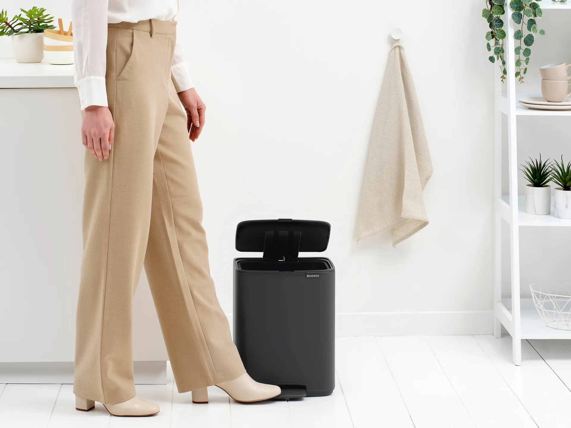 Bo pedal bin 12 L, Mineral Infinite Grey Brabantia