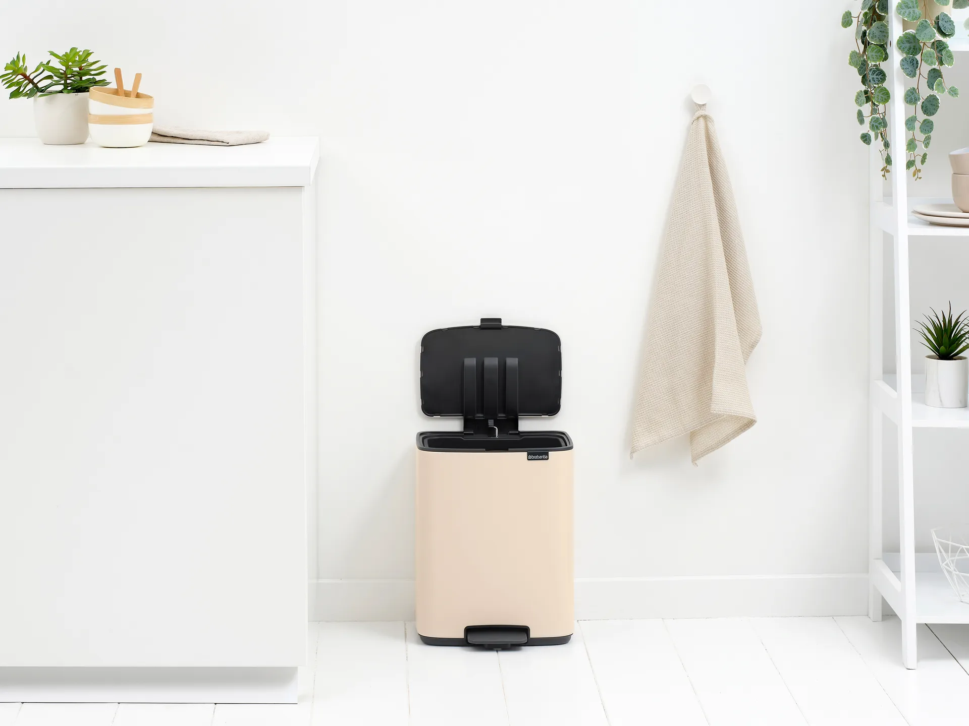 Bo pedal bin 12 L, Soft Beige Brabantia
