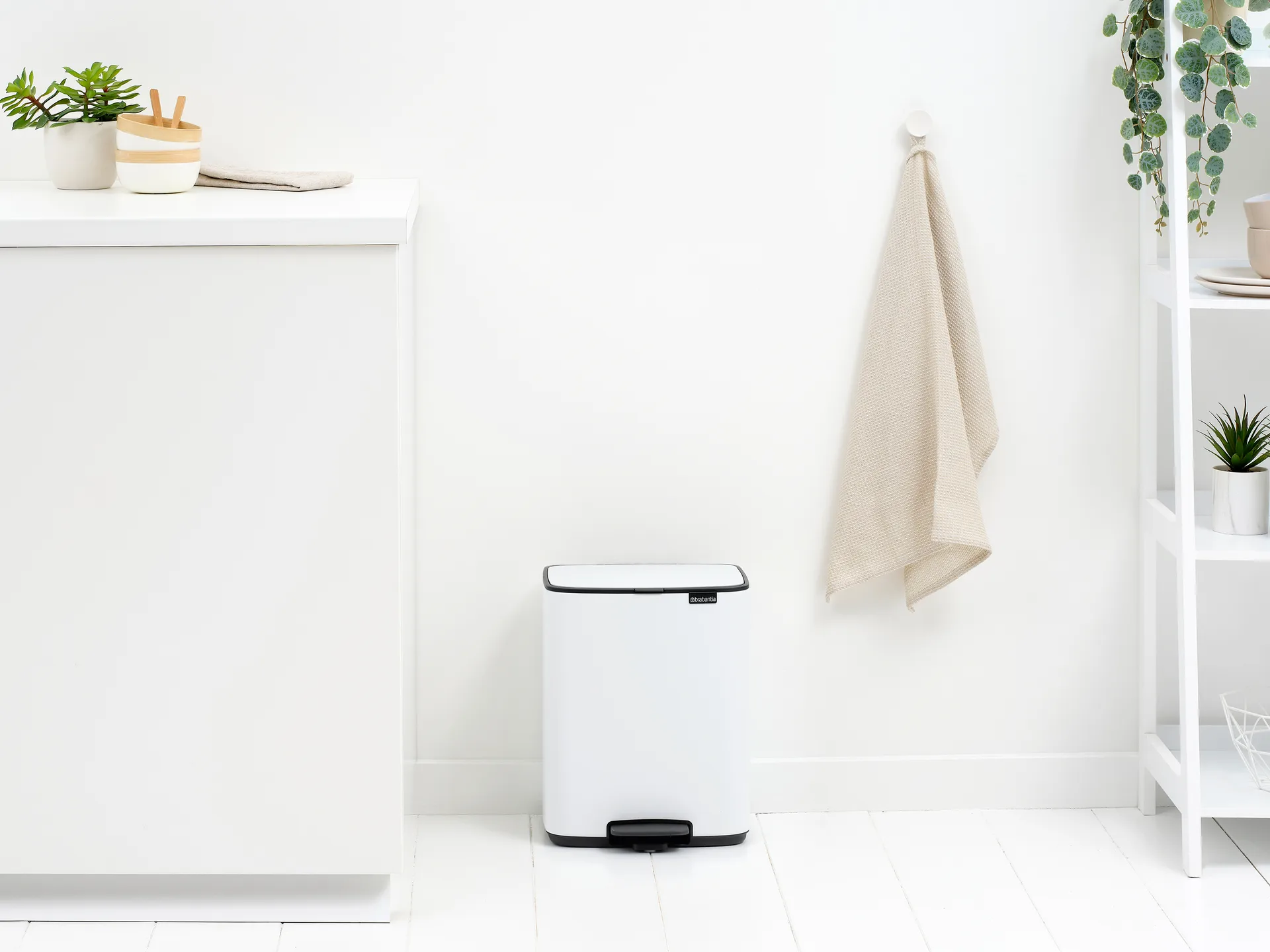 Bo pedal bin 12 L, White Brabantia