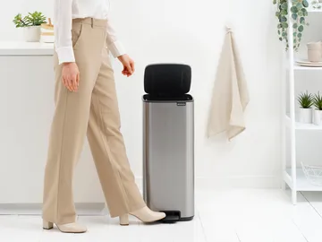 Bo pedal bin 30 L - Matte Steel Fingerprint Proof - Brabantia