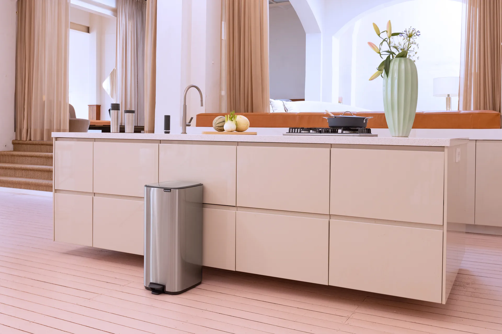 Bo pedal bin 30 L, Matte Steel Fingerprint Proof Brabantia