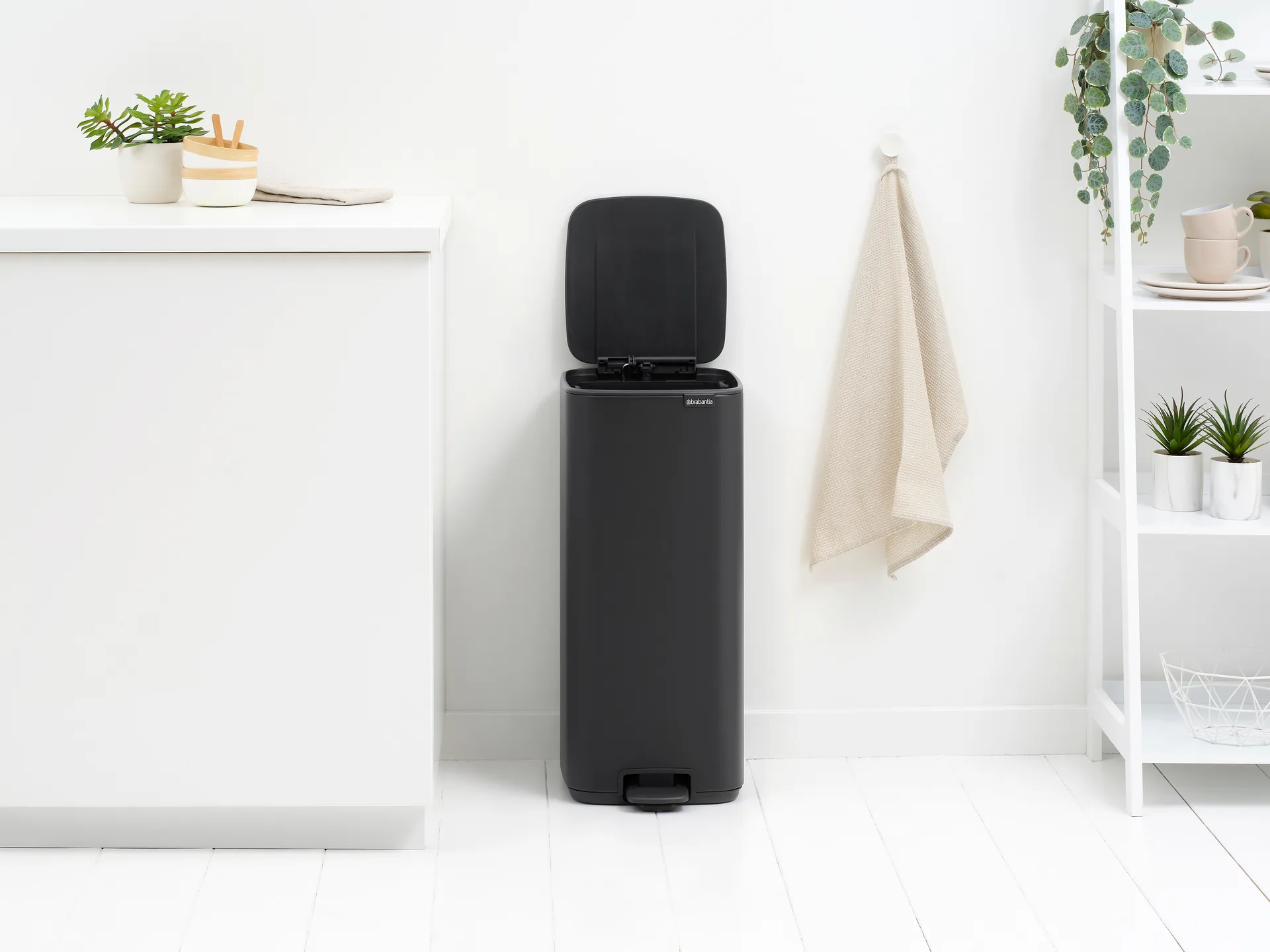 Bo pedal bin 30 L, Mineral Infinite Grey Brabantia