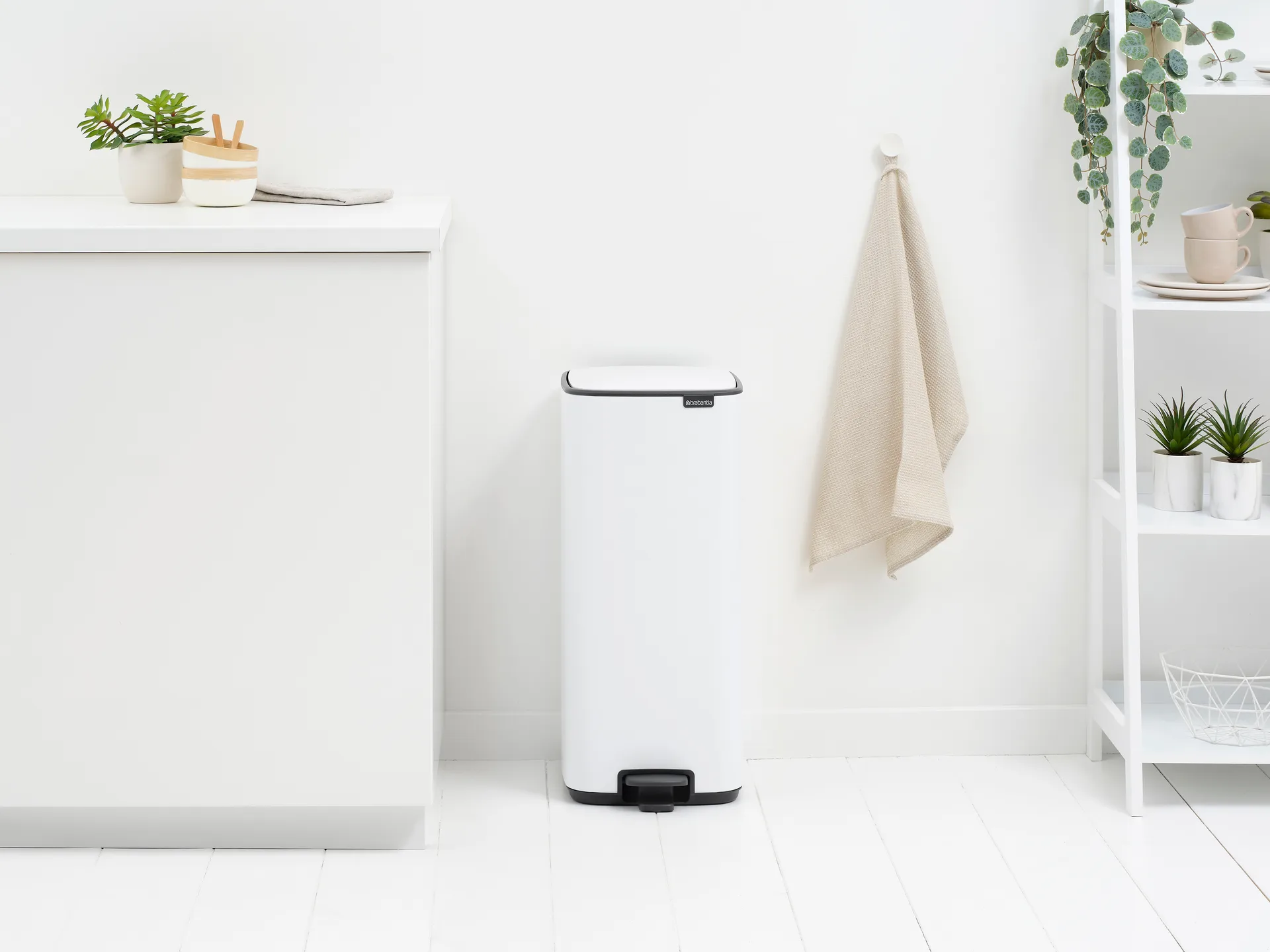 Bo pedal bin 30 L, White Brabantia