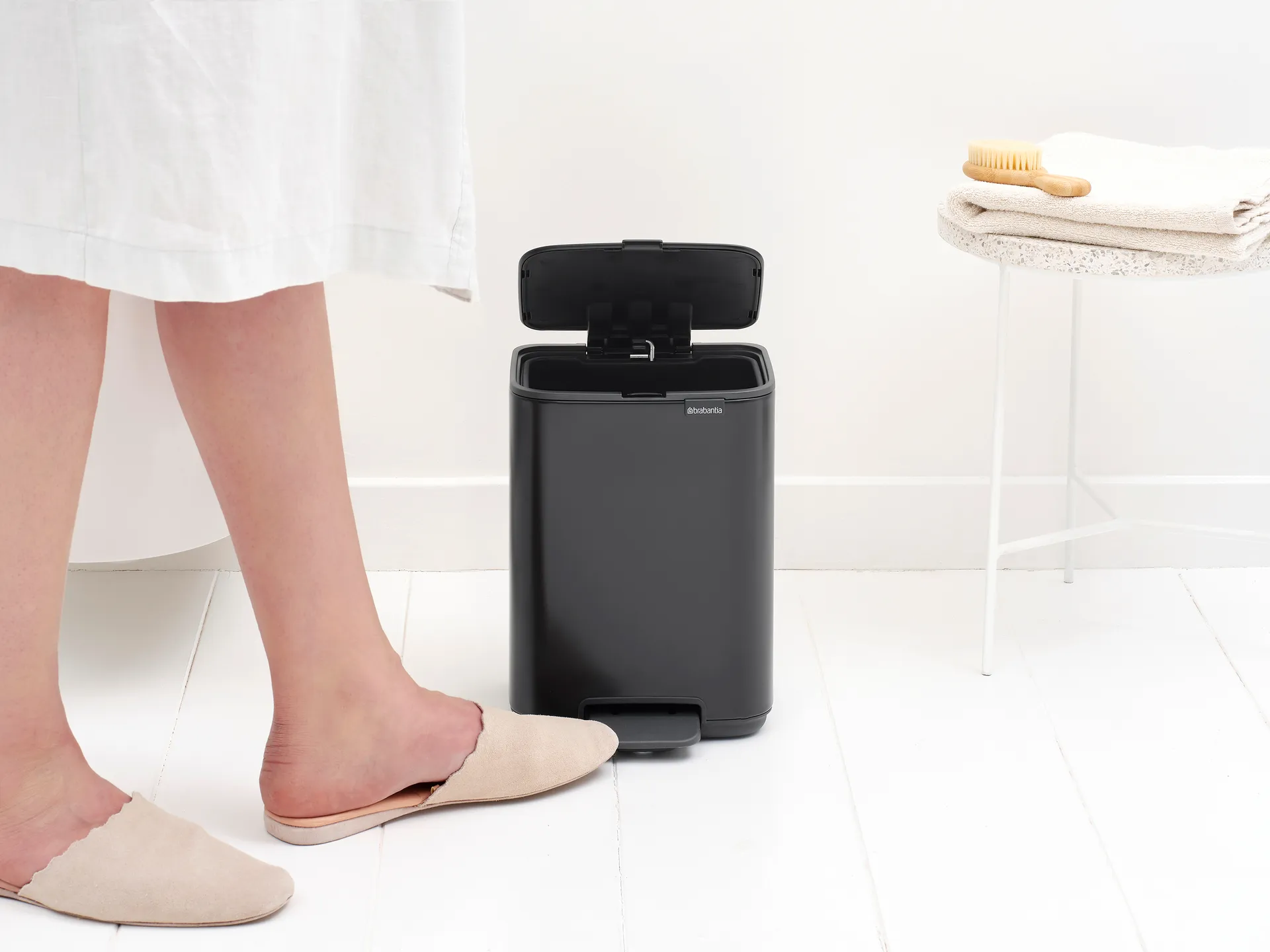 Bo pedal bin 4 L, Matt Black Brabantia