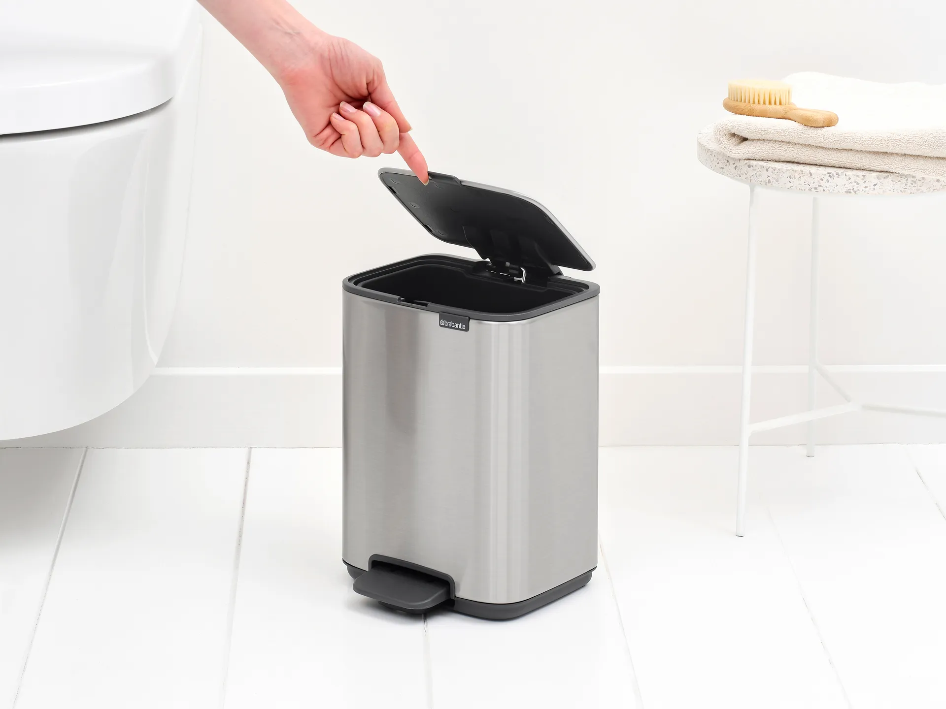 Bo pedal bin 4 L, Matte Steel Fingerprint Proof Brabantia
