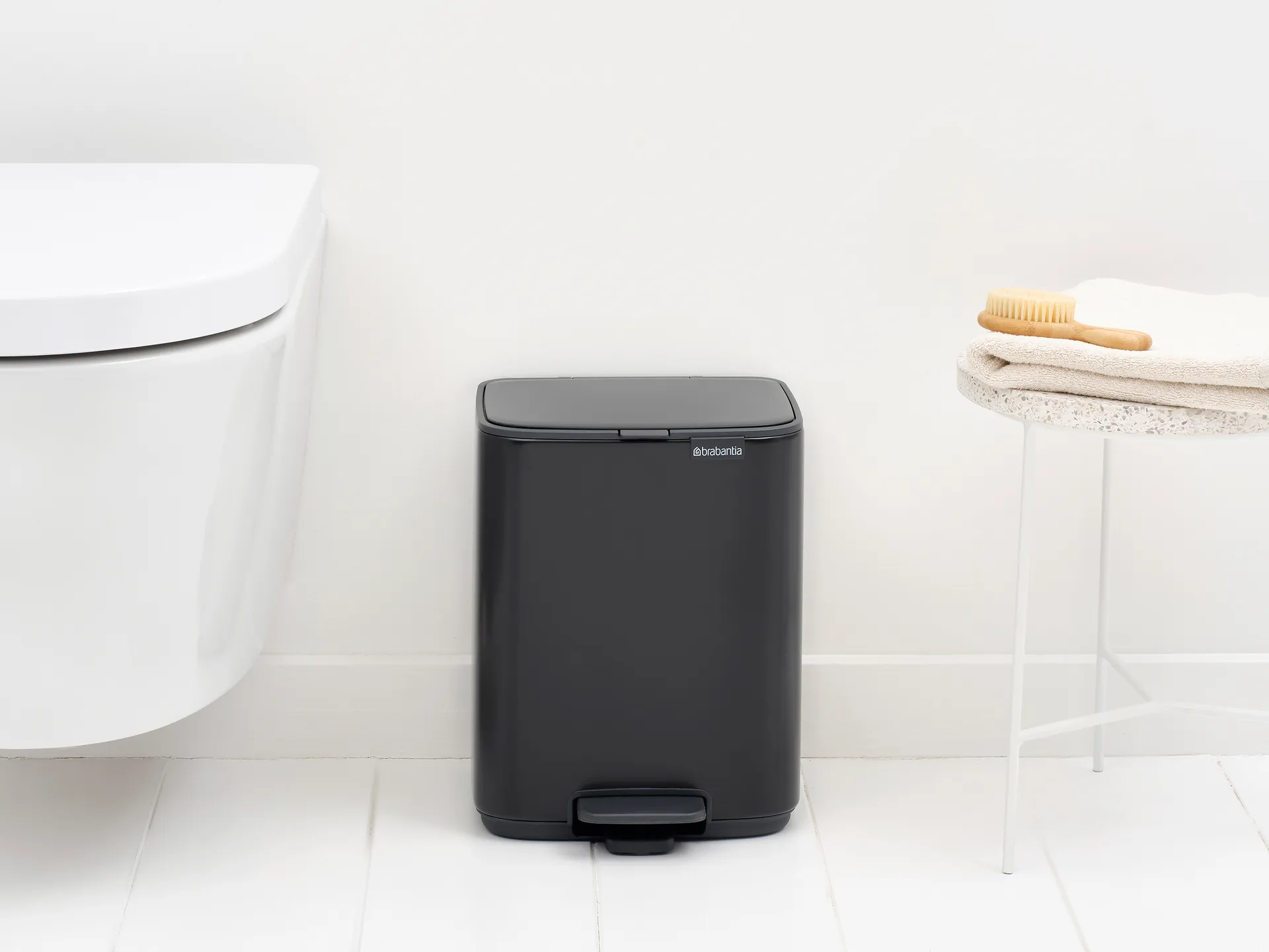 Bo pedal bin 7 L, Matt Black Brabantia