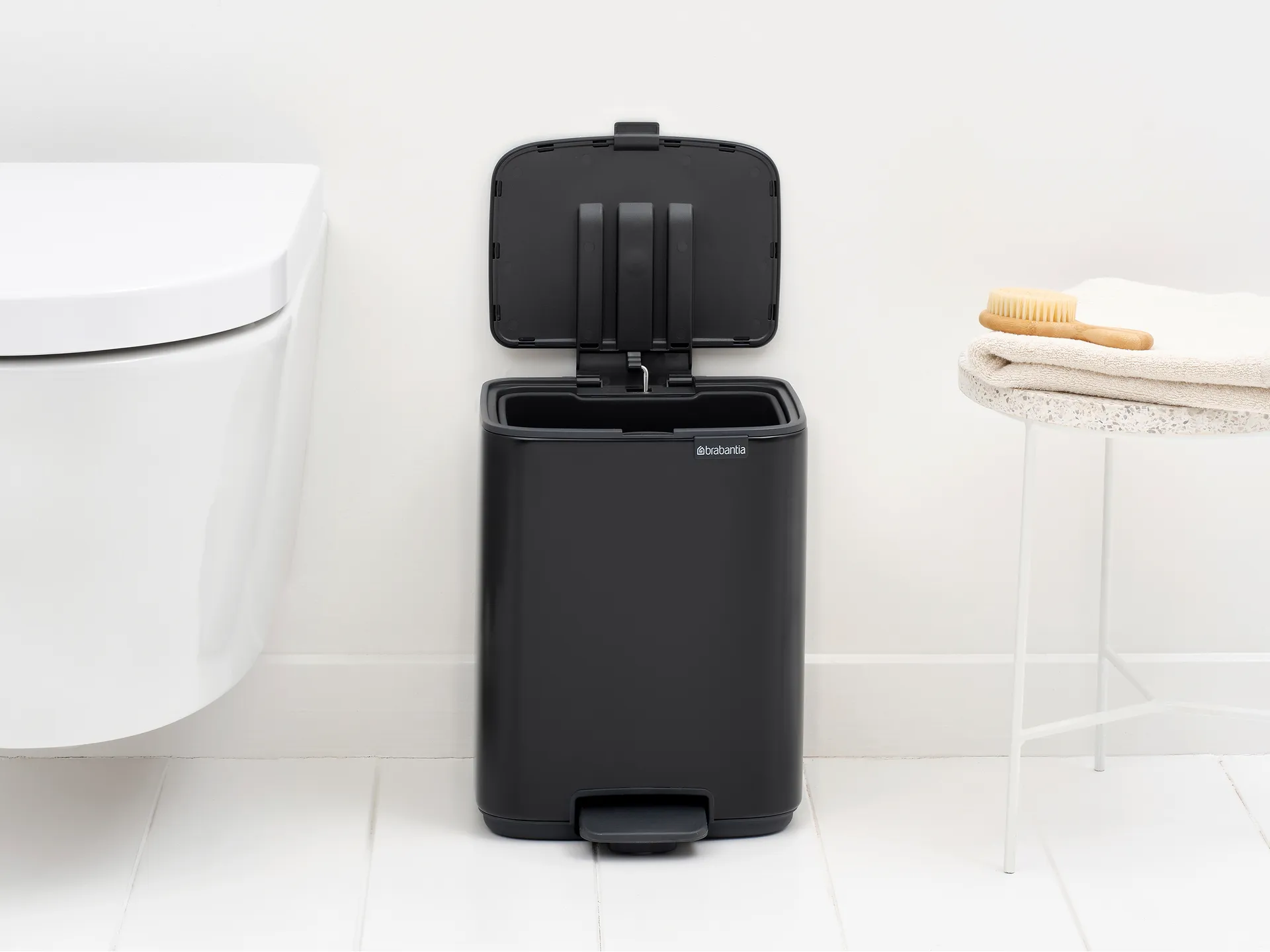 Bo pedal bin 7 L, Matt Black Brabantia