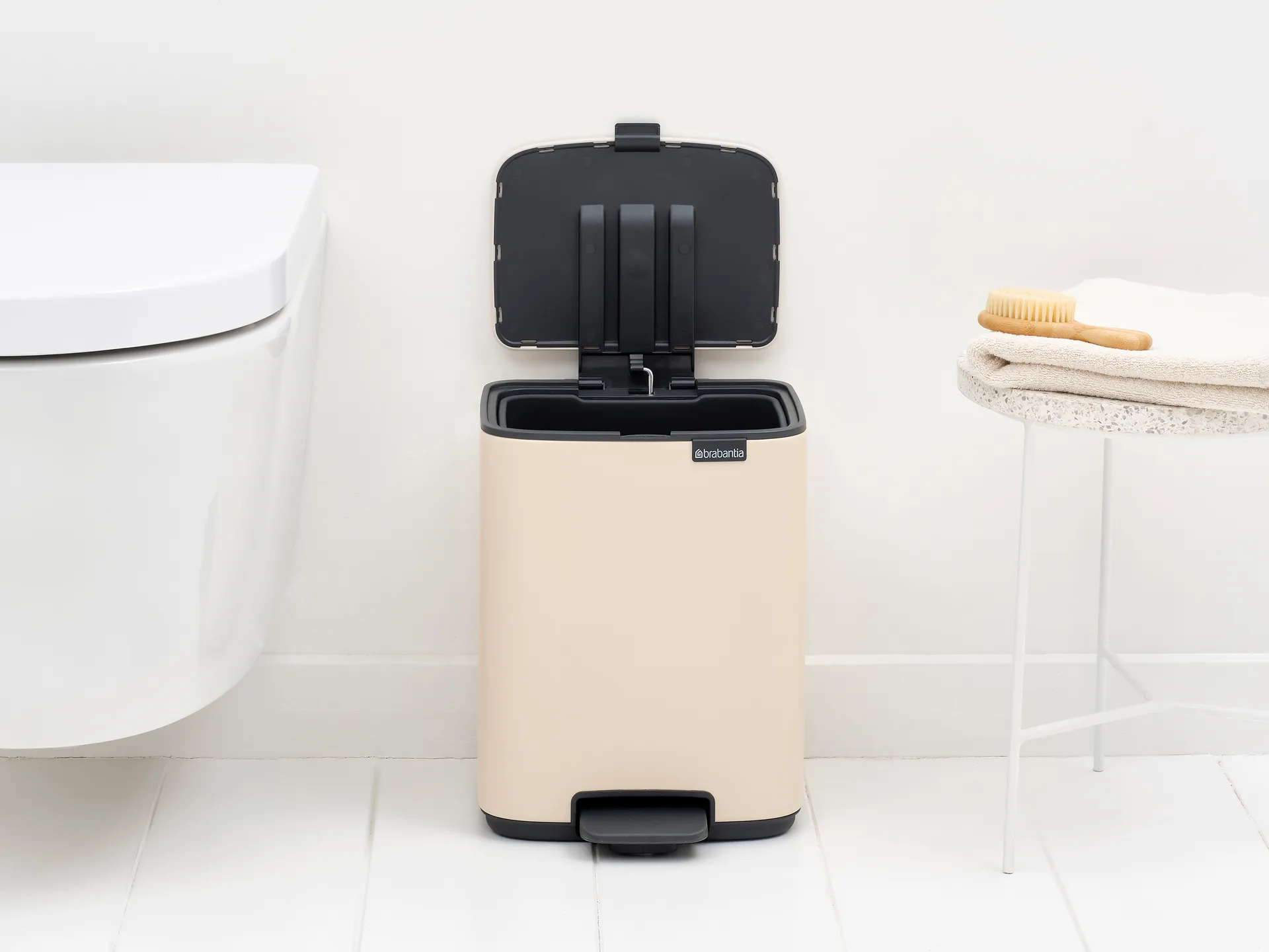 Bo pedal bin 7 L, Soft Beige Brabantia