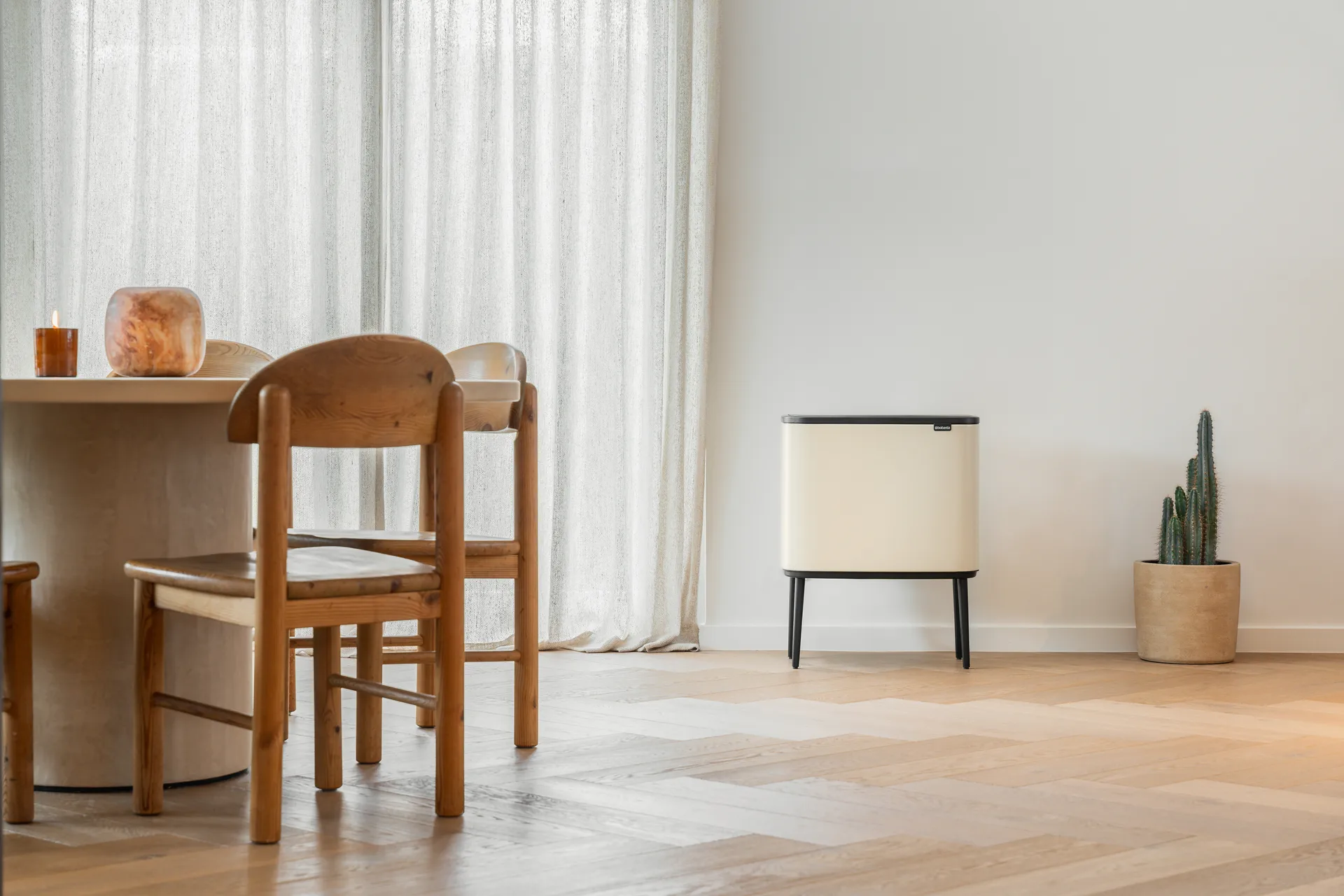 Bo touch bin 36 litre, Soft beige Brabantia