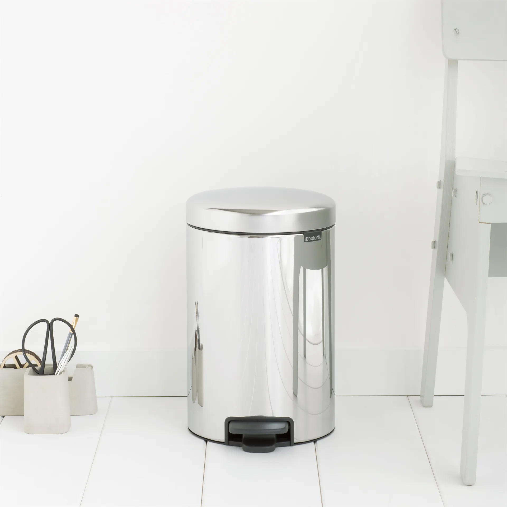New Icon pedal bin 12 liter, brilliant steel Brabantia