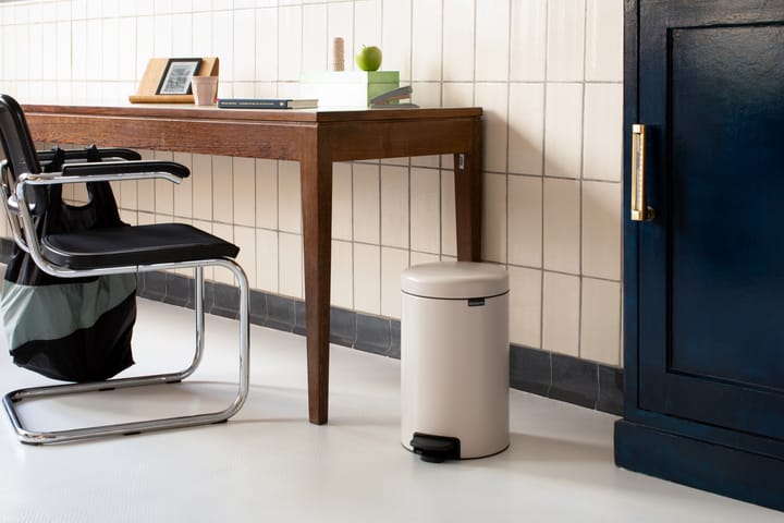New Icon pedal bin 12 liter, Soft beige Brabantia