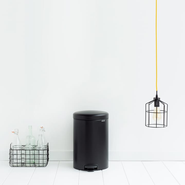 New Icon pedal bin 20 liter, matte black Brabantia