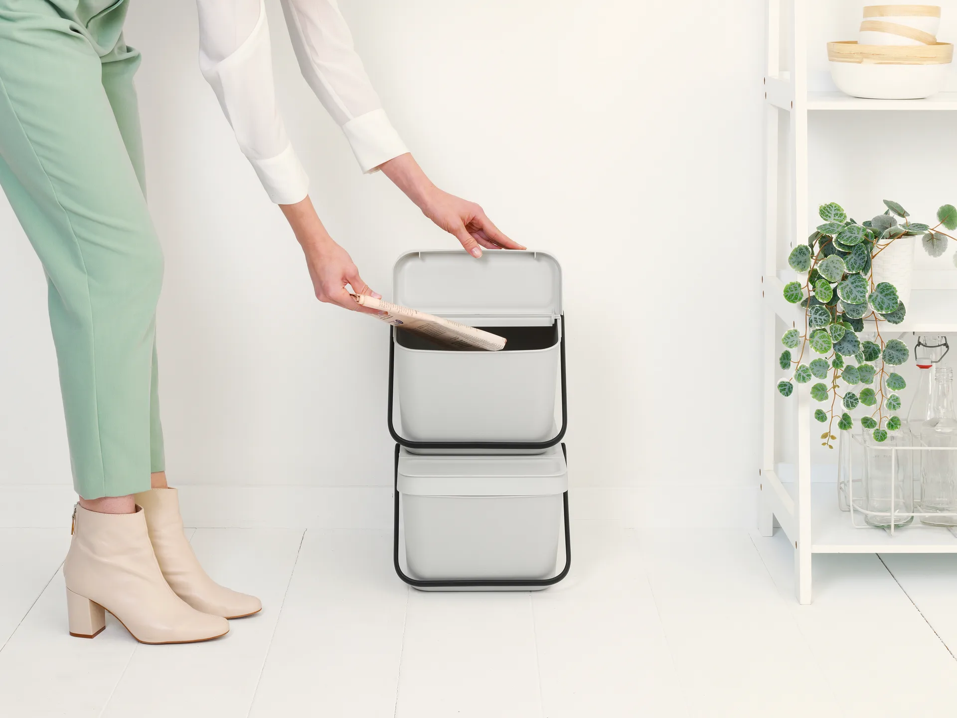 Sort & Go stackable waste bucket 20 L, Light grey Brabantia